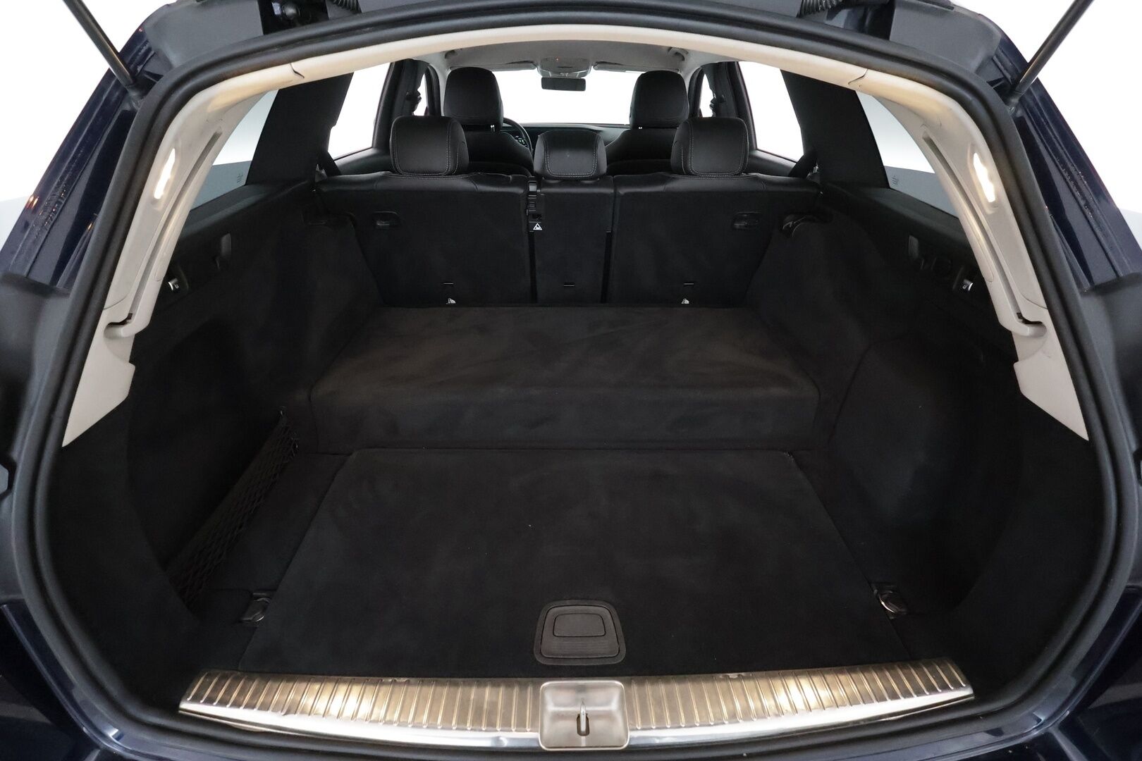 Mercedes-Benz E 2019 300 de T Avantgarde EQ Power **Burmester / Distronic+ / Widescreen / Koukku / P.kamera / Sporttipenkit** - Kahdet renkaat