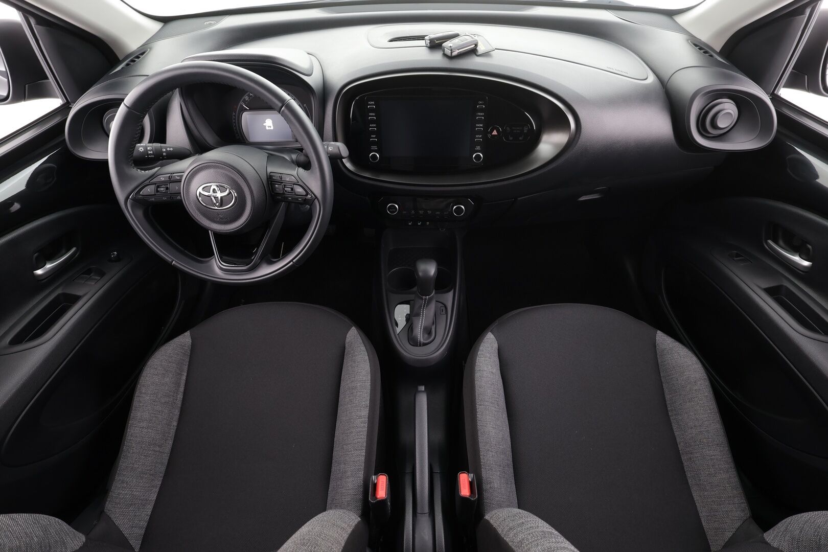 Toyota Aygo X 2023 1,0 VVT-i Play Edition Multidrive S *1.Om Suomi-auto / ACC / P.kamera / LED / Kaistavahti / Apple&Android* - *Kahdet renkaat aluvanteilla / Merkkihuollettu* - HULLUT VÄLIPÄIVÄT KORKOTARJOUS 2,49%