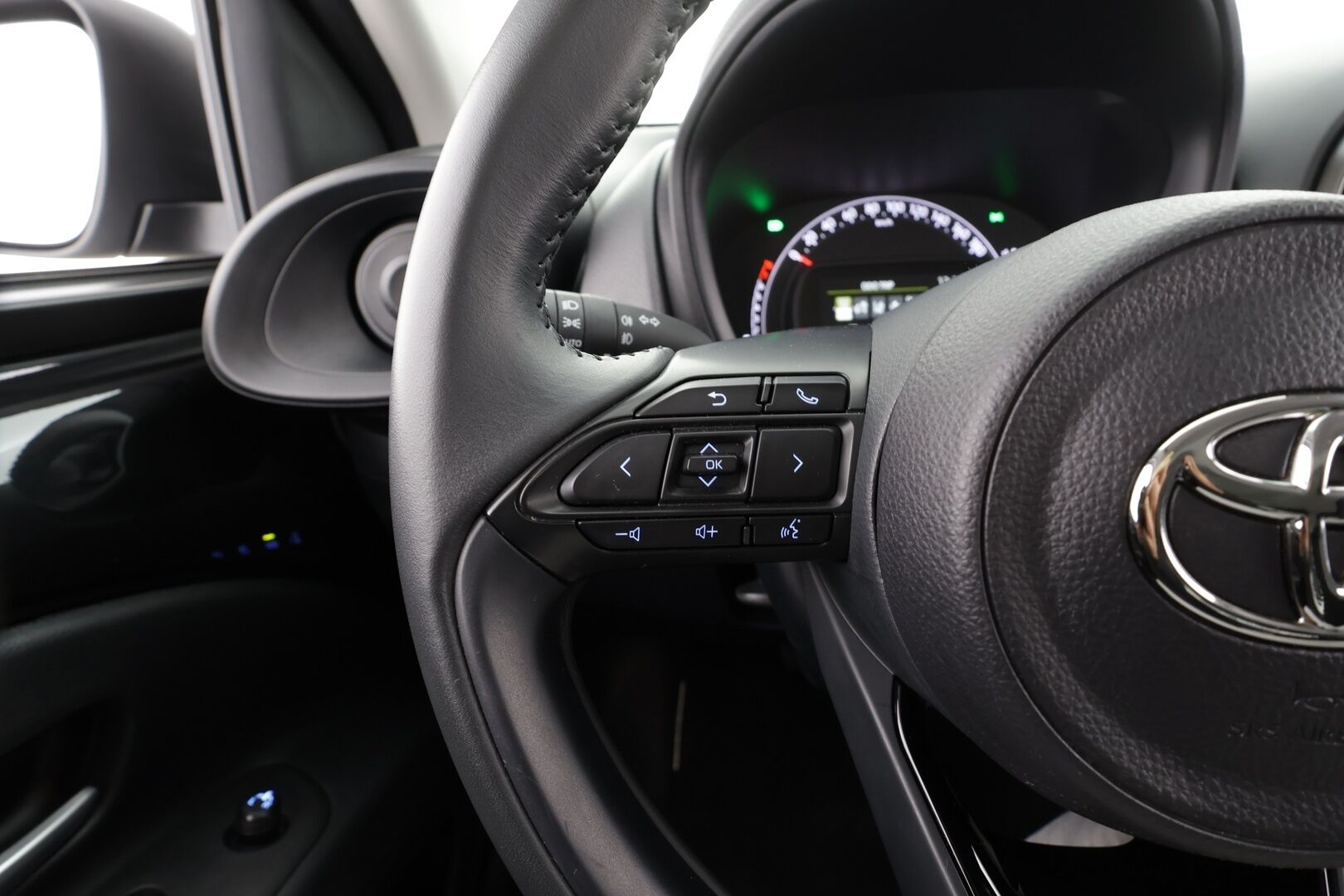 Toyota Aygo X 2023 1,0 VVT-i Play Edition Multidrive S *1.Om Suomi-auto / ACC / P.kamera / LED / Kaistavahti / Apple&Android* - *Kahdet renkaat aluvanteilla / Merkkihuollettu* - HULLUT VÄLIPÄIVÄT KORKOTARJOUS 2,49%