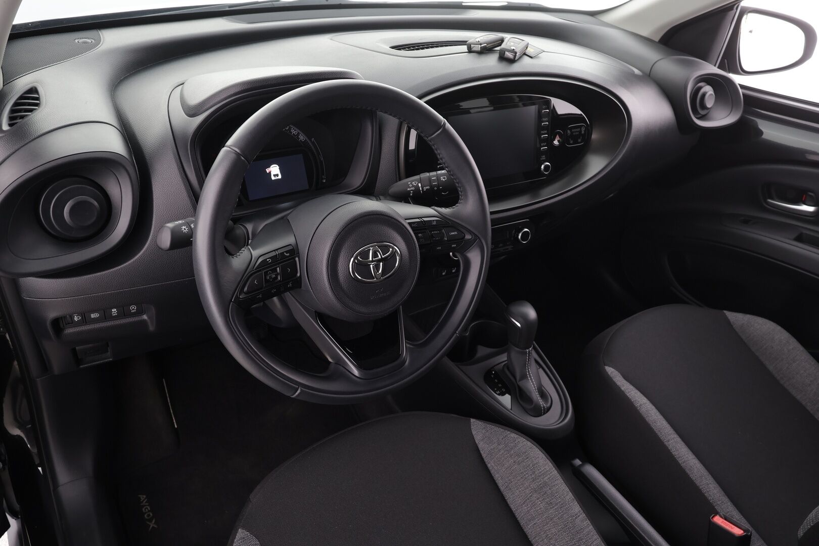 Toyota Aygo X 2023 1,0 VVT-i Play Edition Multidrive S *1.Om Suomi-auto / ACC / P.kamera / LED / Kaistavahti / Apple&Android* - *Kahdet renkaat aluvanteilla / Merkkihuollettu* - HULLUT VÄLIPÄIVÄT KORKOTARJOUS 2,49%