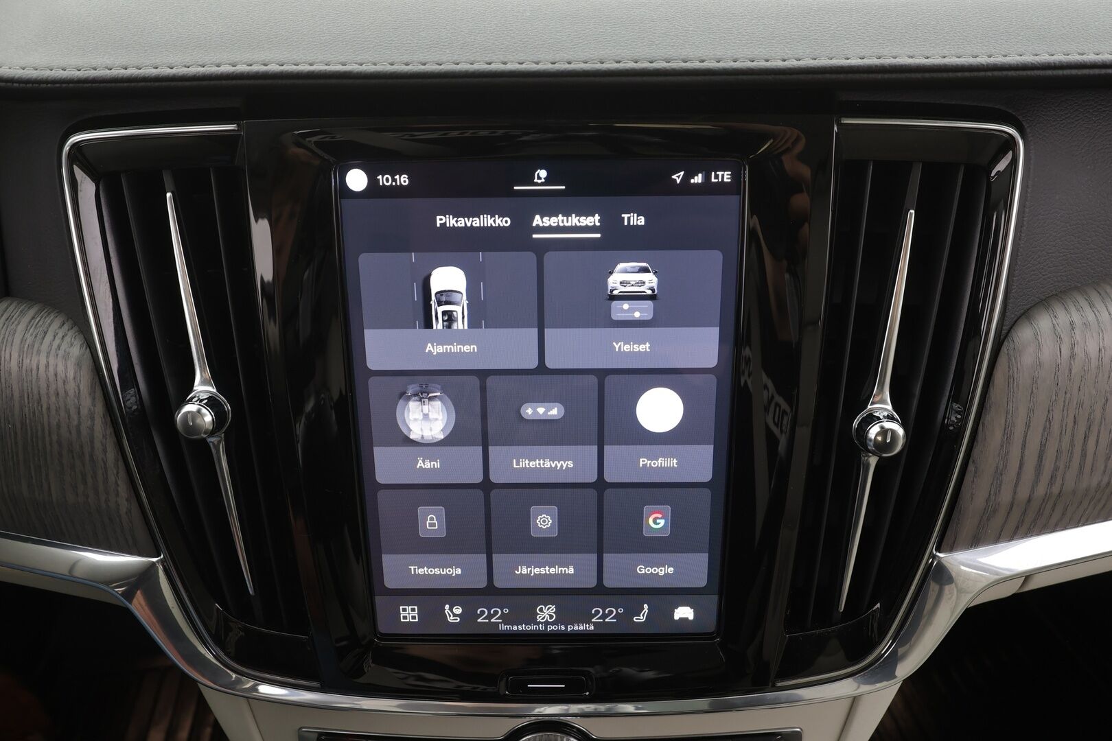 Volvo V90 2023 T8 AWD Long Range High Performance Ultimate Bright aut - | Koukku | HUD | Panorama | H&K | ACC | Full-LED | 360 | Sporttinahat Muistilla | Lisälämmitin | Kaistavahti | Navi | Keyless | 1-om Suomi-auto | Kahdet renkaat | 2x Latauskaapelit |
