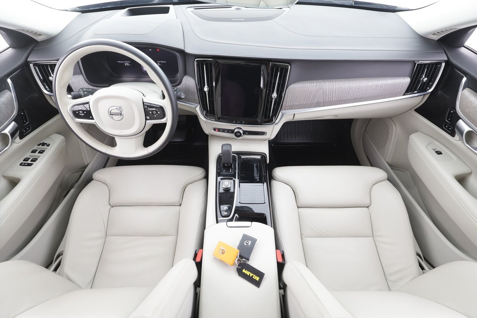 Volvo V90 2023 T8 AWD Long Range High Performance Ultimate Bright aut - | Koukku | HUD | Panorama | H&K | ACC | Full-LED | 360 | Sporttinahat Muistilla | Lisälämmitin | Kaistavahti | Navi | Keyless | 1-om Suomi-auto | Kahdet renkaat | 2x Latauskaapelit |