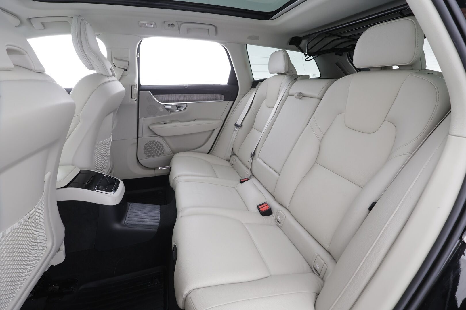 Volvo V90 2023 T8 AWD Long Range High Performance Ultimate Bright aut - | Koukku | HUD | Panorama | H&K | ACC | Full-LED | 360 | Sporttinahat Muistilla | Lisälämmitin | Kaistavahti | Navi | Keyless | 1-om Suomi-auto | Kahdet renkaat | 2x Latauskaapelit |