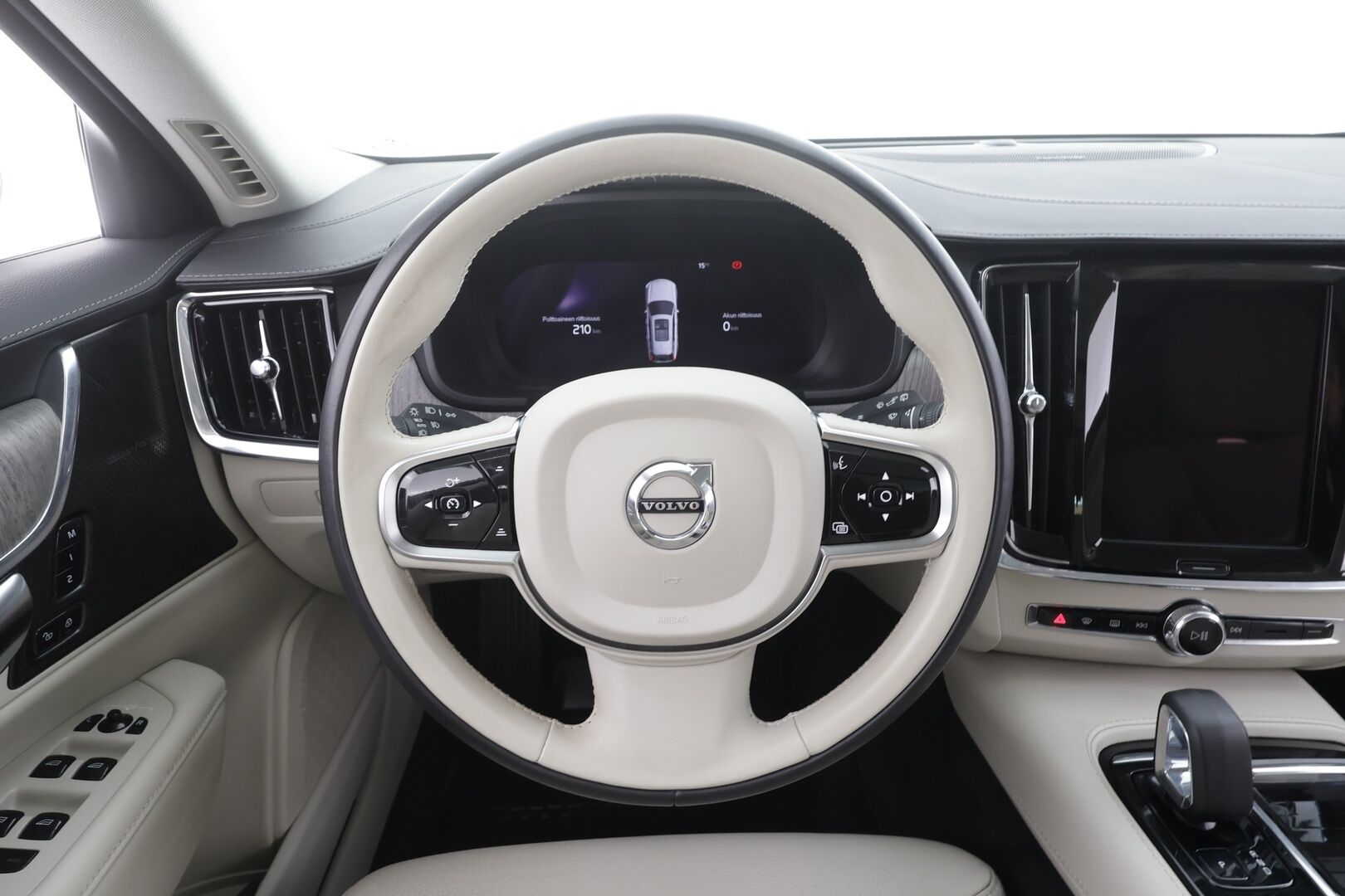 Volvo V90 2023 T8 AWD Long Range High Performance Ultimate Bright aut - | Koukku | HUD | Panorama | H&K | ACC | Full-LED | 360 | Sporttinahat Muistilla | Lisälämmitin | Kaistavahti | Navi | Keyless | 1-om Suomi-auto | Kahdet renkaat | 2x Latauskaapelit |