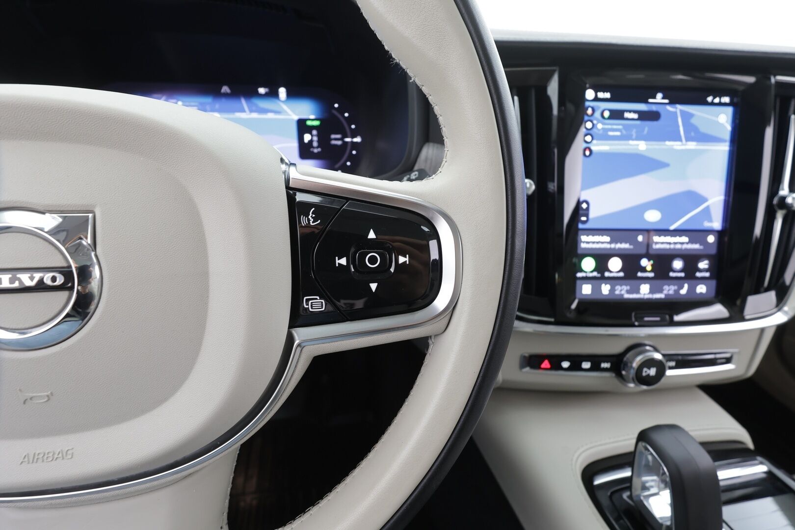 Volvo V90 2023 T8 AWD Long Range High Performance Ultimate Bright aut - | Koukku | HUD | Panorama | H&K | ACC | Full-LED | 360 | Sporttinahat Muistilla | Lisälämmitin | Kaistavahti | Navi | Keyless | 1-om Suomi-auto | Kahdet renkaat | 2x Latauskaapelit |
