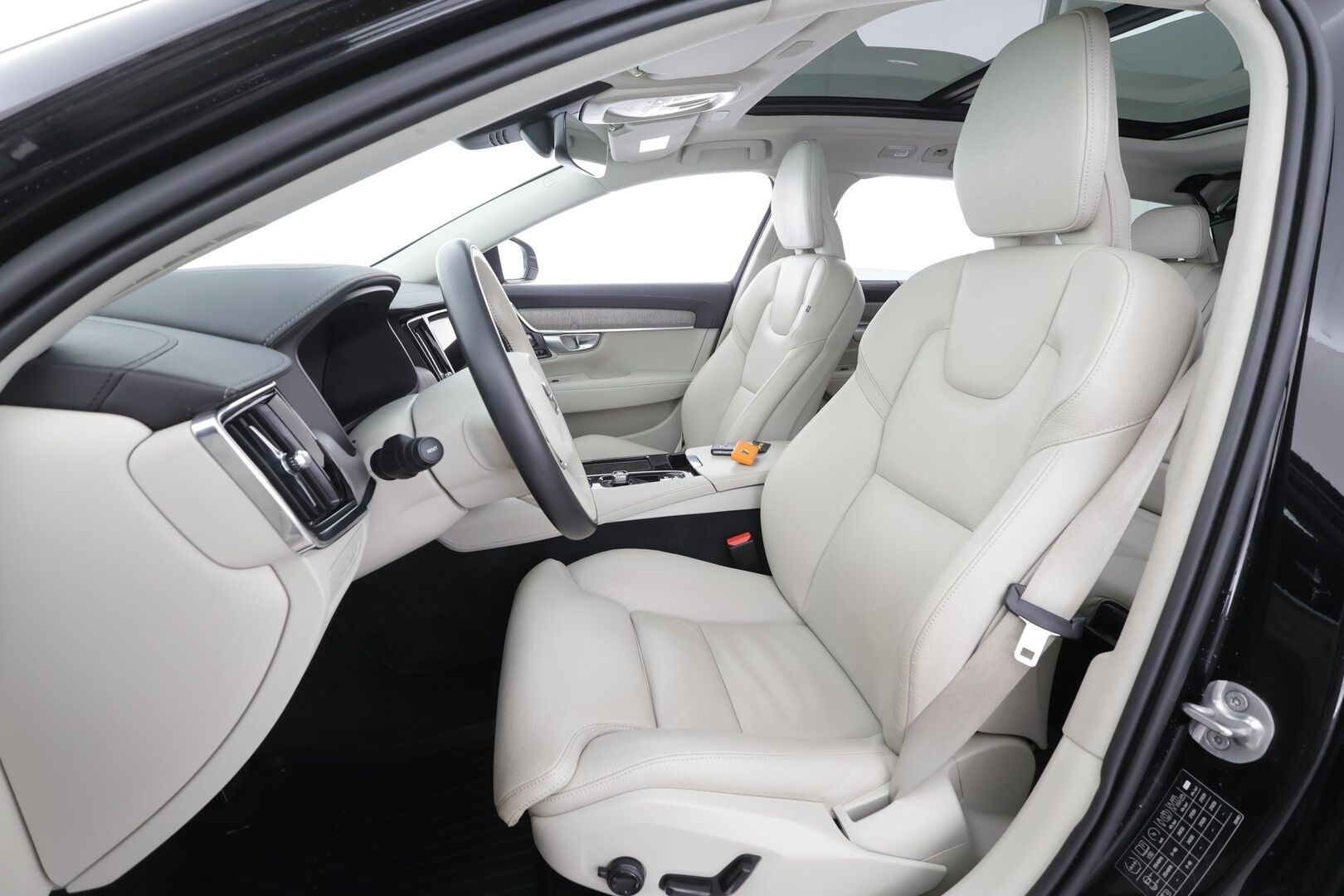 Volvo V90 2023 T8 AWD Long Range High Performance Ultimate Bright aut - | Koukku | HUD | Panorama | H&K | ACC | Full-LED | 360 | Sporttinahat Muistilla | Lisälämmitin | Kaistavahti | Navi | Keyless | 1-om Suomi-auto | Kahdet renkaat | 2x Latauskaapelit |