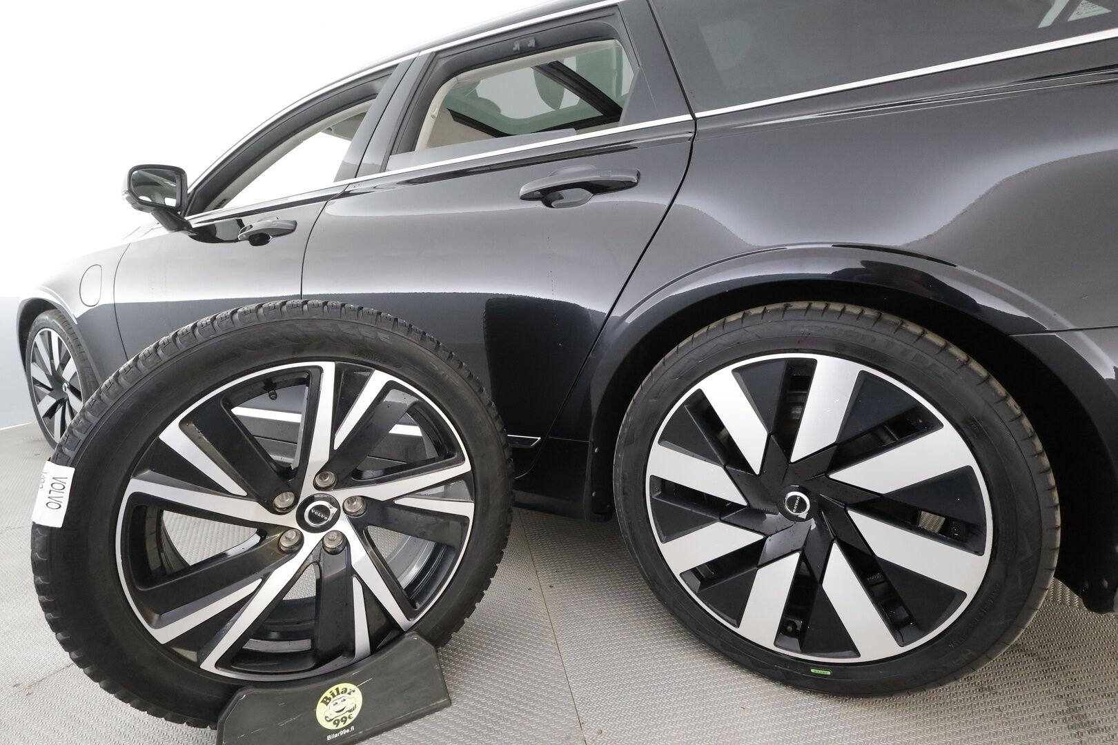 Volvo V90 2023 T8 AWD Long Range High Performance Ultimate Bright aut - | Koukku | HUD | Panorama | H&K | ACC | Full-LED | 360 | Sporttinahat Muistilla | Lisälämmitin | Kaistavahti | Navi | Keyless | 1-om Suomi-auto | Kahdet renkaat | 2x Latauskaapelit |