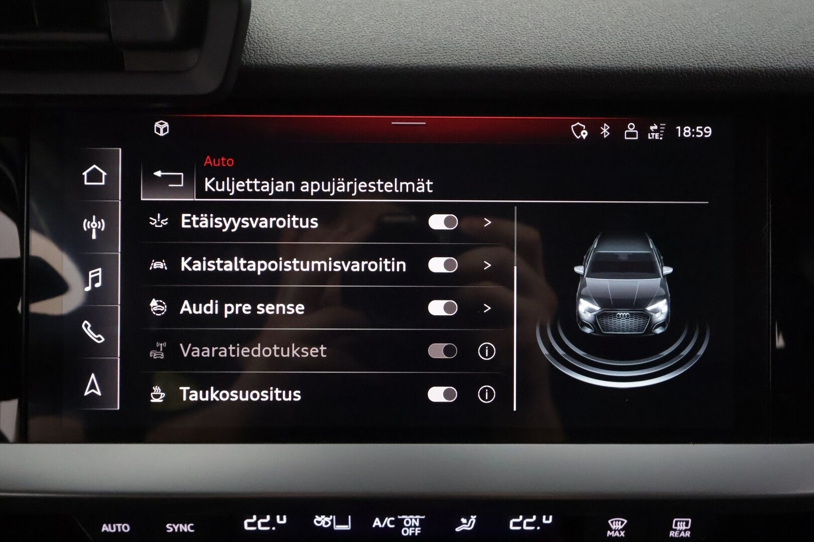 Audi A3 2023 Sportback Business 30 TFSI 81kW MHEV S tronic - | ACC | Lohko | P.Kamera | Digimittaristo | LED | Suomi-auto | Kahdet Renkaat |