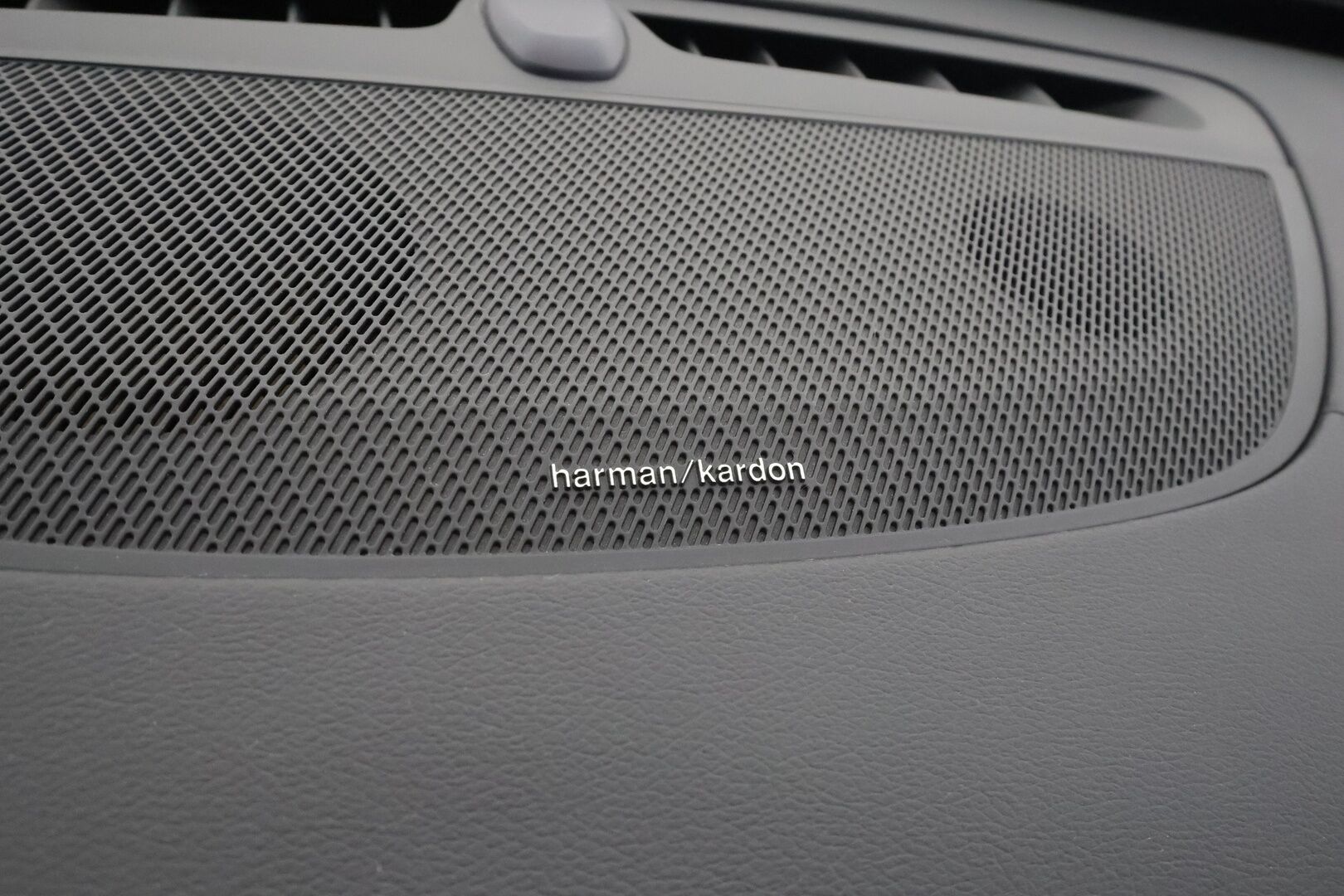 Volvo XC90 2019 T8 AWD R-Design aut - | ACC | Koukku | Webasto | HUD | 360° | Ilm. muistinahat hieronnalla | H/K | Panorama | Pilot Assist | BLIS | Full-LED Active | 2x renkaat aluin |