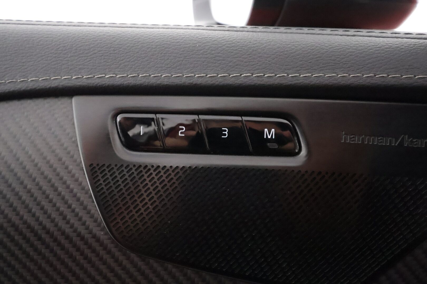 Volvo XC90 2019 T8 AWD R-Design aut - | ACC | Koukku | Webasto | HUD | 360° | Ilm. muistinahat hieronnalla | H/K | Panorama | Pilot Assist | BLIS | Full-LED Active | 2x renkaat aluin |