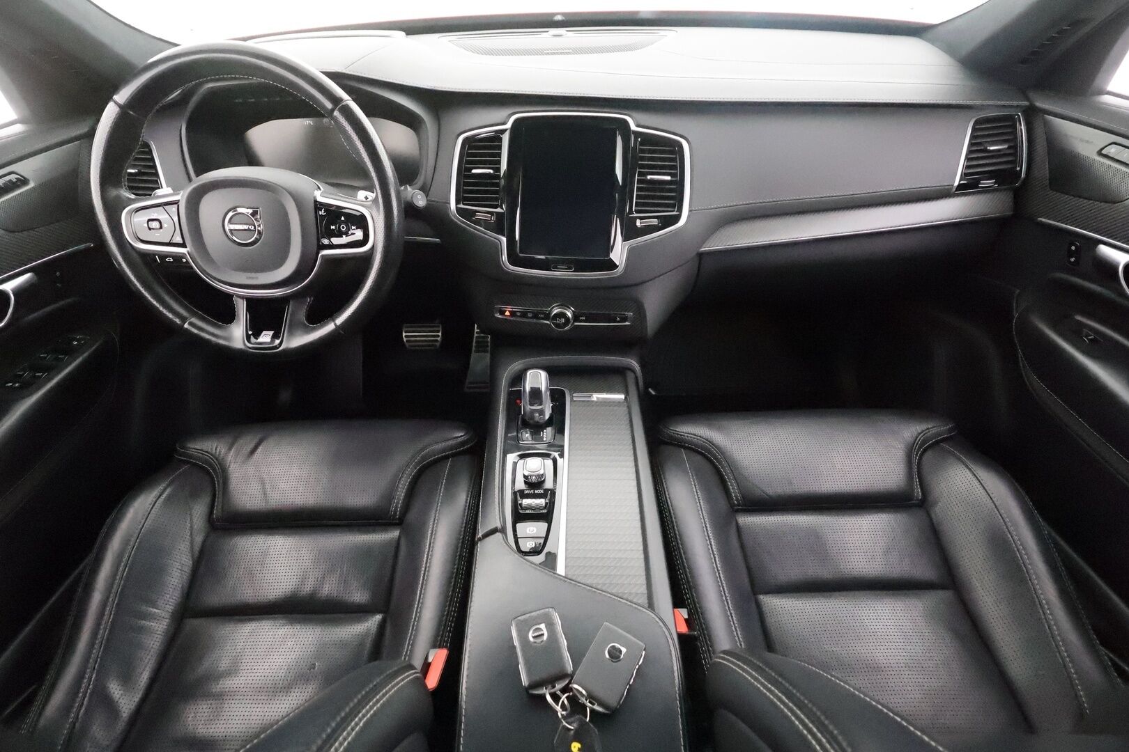 Volvo XC90 2019 T8 AWD R-Design aut - | ACC | Koukku | Webasto | HUD | 360° | Ilm. muistinahat hieronnalla | H/K | Panorama | Pilot Assist | BLIS | Full-LED Active | 2x renkaat aluin |