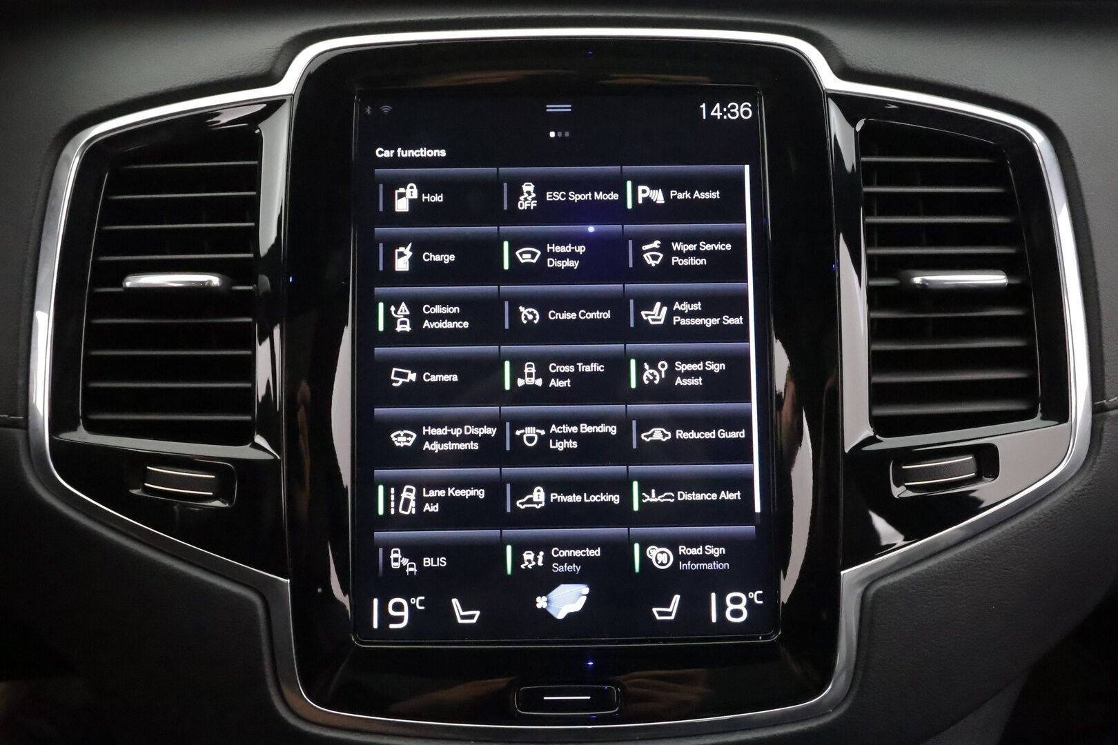 Volvo XC90 2019 T8 AWD R-Design aut - | ACC | Koukku | Webasto | HUD | 360° | Ilm. muistinahat hieronnalla | H/K | Panorama | Pilot Assist | BLIS | Full-LED Active | 2x renkaat aluin |