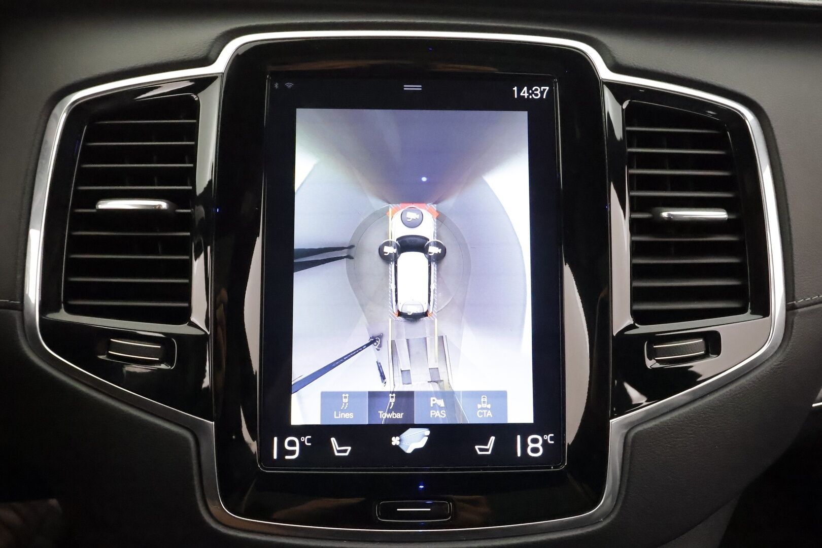 Volvo XC90 2019 T8 AWD R-Design aut - | ACC | Koukku | Webasto | HUD | 360° | Ilm. muistinahat hieronnalla | H/K | Panorama | Pilot Assist | BLIS | Full-LED Active | 2x renkaat aluin |