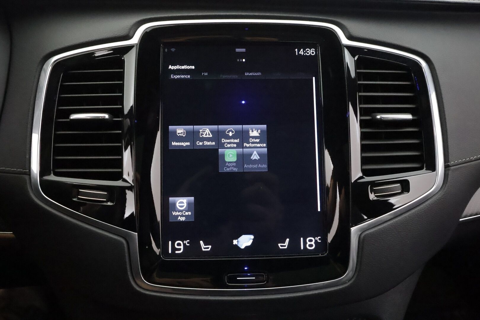 Volvo XC90 2019 T8 AWD R-Design aut - | ACC | Koukku | Webasto | HUD | 360° | Ilm. muistinahat hieronnalla | H/K | Panorama | Pilot Assist | BLIS | Full-LED Active | 2x renkaat aluin |