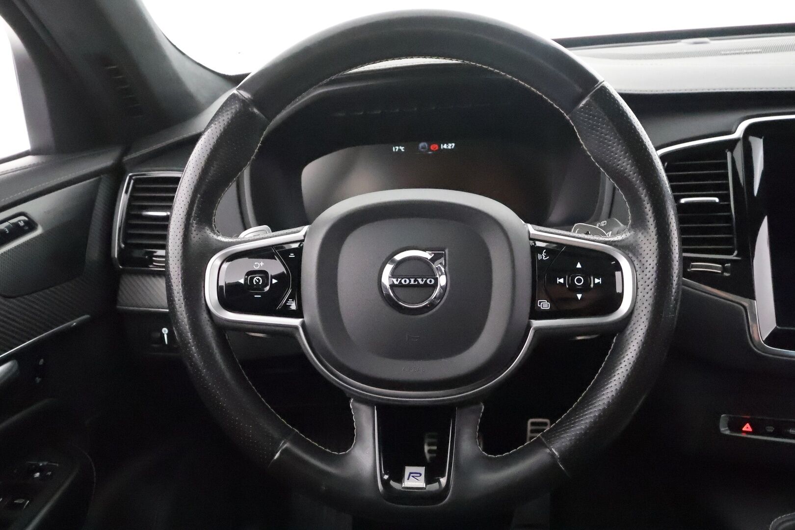 Volvo XC90 2019 T8 AWD R-Design aut - | ACC | Koukku | Webasto | HUD | 360° | Ilm. muistinahat hieronnalla | H/K | Panorama | Pilot Assist | BLIS | Full-LED Active | 2x renkaat aluin |