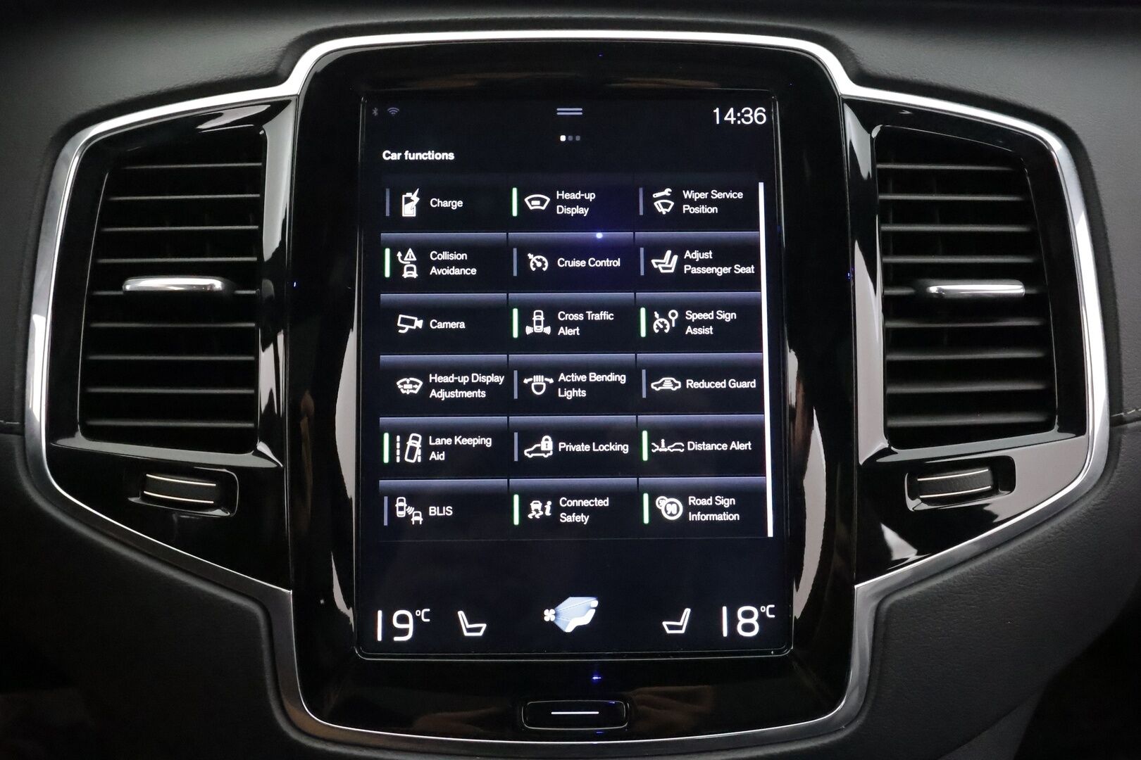 Volvo XC90 2019 T8 AWD R-Design aut - | ACC | Koukku | Webasto | HUD | 360° | Ilm. muistinahat hieronnalla | H/K | Panorama | Pilot Assist | BLIS | Full-LED Active | 2x renkaat aluin |