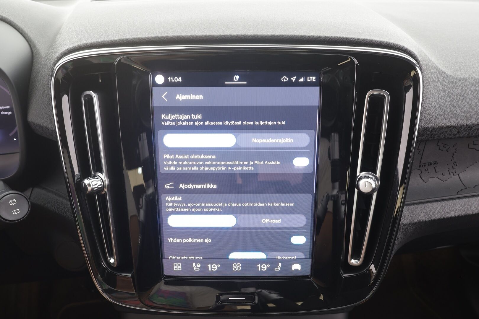 Volvo XC40 2023 Recharge Single Plus aut - | ACC | ILP | Koukku | Muistipenkki | Sporttipenkit | BLIS | Pilot Assist | Keyless | P.kamera | 2x renkaat aluin | 1-om suomiauto | Merkkihuollot |