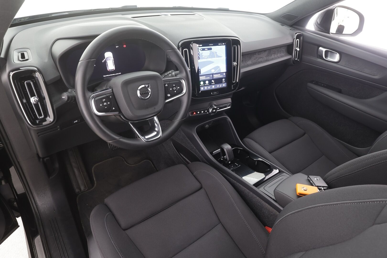 Volvo XC40 2023 Recharge Single Plus aut - | ACC | ILP | Koukku | Muistipenkki | Sporttipenkit | BLIS | Pilot Assist | Keyless | P.kamera | 2x renkaat aluin | 1-om suomiauto | Merkkihuollot |