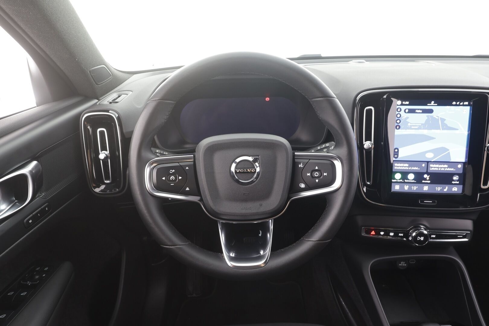 Volvo XC40 2023 Recharge Single Plus aut - | ACC | ILP | Koukku | Muistipenkki | Sporttipenkit | BLIS | Pilot Assist | Keyless | P.kamera | 2x renkaat aluin | 1-om suomiauto | Merkkihuollot |