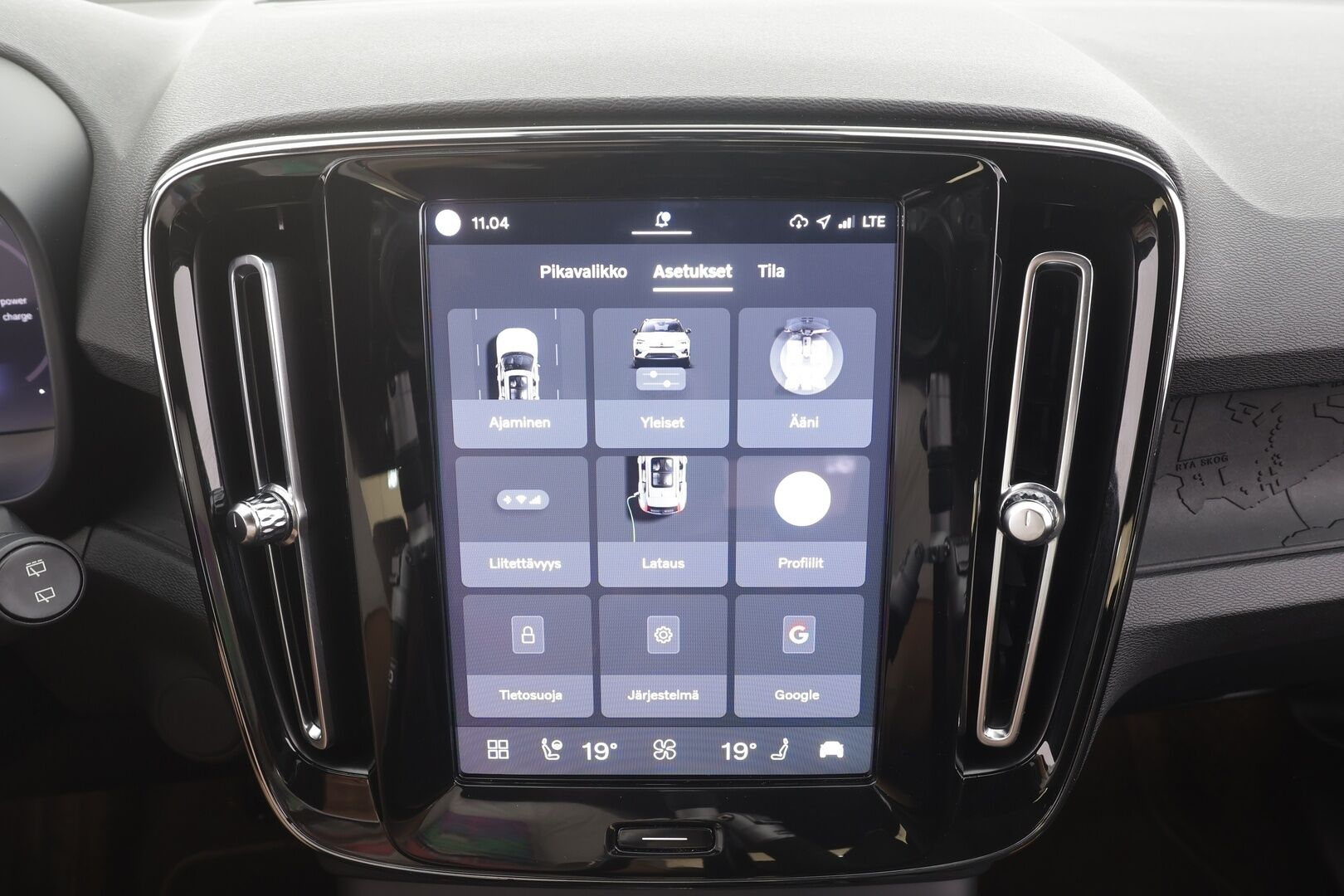 Volvo XC40 2023 Recharge Single Plus aut - | ACC | ILP | Koukku | Muistipenkki | Sporttipenkit | BLIS | Pilot Assist | Keyless | P.kamera | 2x renkaat aluin | 1-om suomiauto | Merkkihuollot |