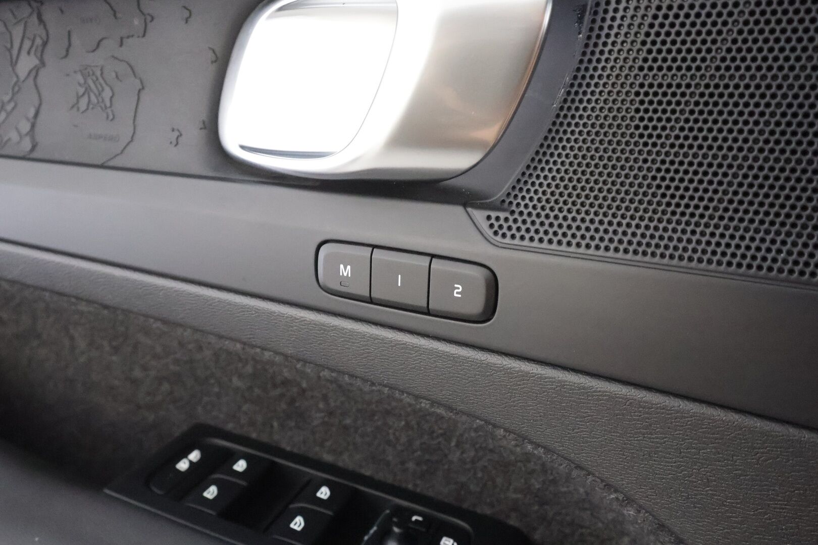 Volvo XC40 2023 Recharge Single Plus aut - | ACC | ILP | Koukku | Muistipenkki | Sporttipenkit | BLIS | Pilot Assist | Keyless | P.kamera | 2x renkaat aluin | 1-om suomiauto | Merkkihuollot |