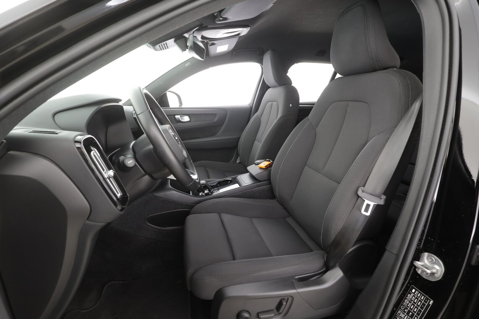 Volvo XC40 2023 Recharge Single Plus aut - | ACC | ILP | Koukku | Muistipenkki | Sporttipenkit | BLIS | Pilot Assist | Keyless | P.kamera | 2x renkaat aluin | 1-om suomiauto | Merkkihuollot |