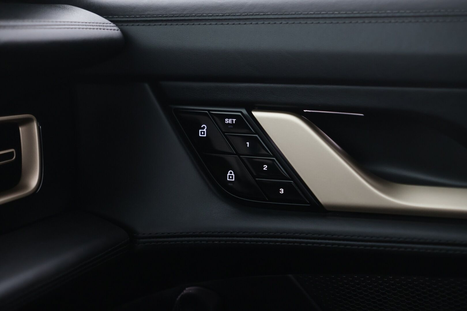 Porsche Taycan 2020 4S - | PASM | InnoDrive | ILP | Passenger Display | 14-säätöiset muistinahat | Bose | Sport Chrono |