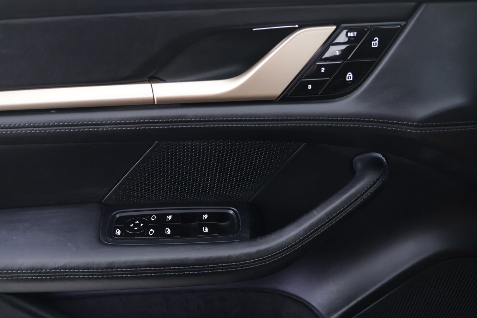 Porsche Taycan 2020 4S - | PASM | InnoDrive | ILP | Passenger Display | 14-säätöiset muistinahat | Bose | Sport Chrono |