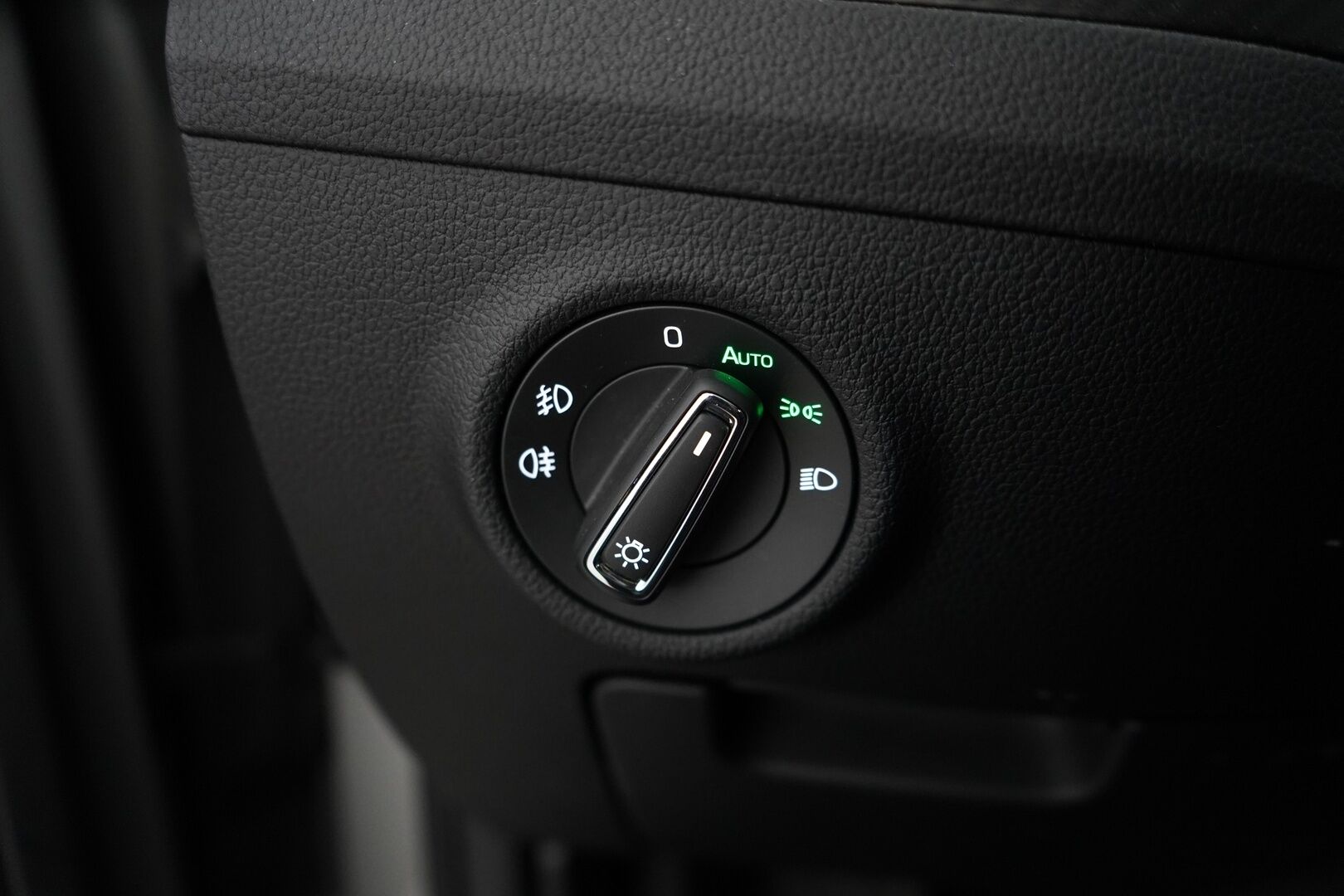 Skoda Superb 2021 Combi 1,4 TSI PHEV SportLine iV DSG ** ACC / Webasto / Canton / Koukku** - Skoda Crystal Lighting / Muistipenkki / Nahka-alcantara / Sport Line*