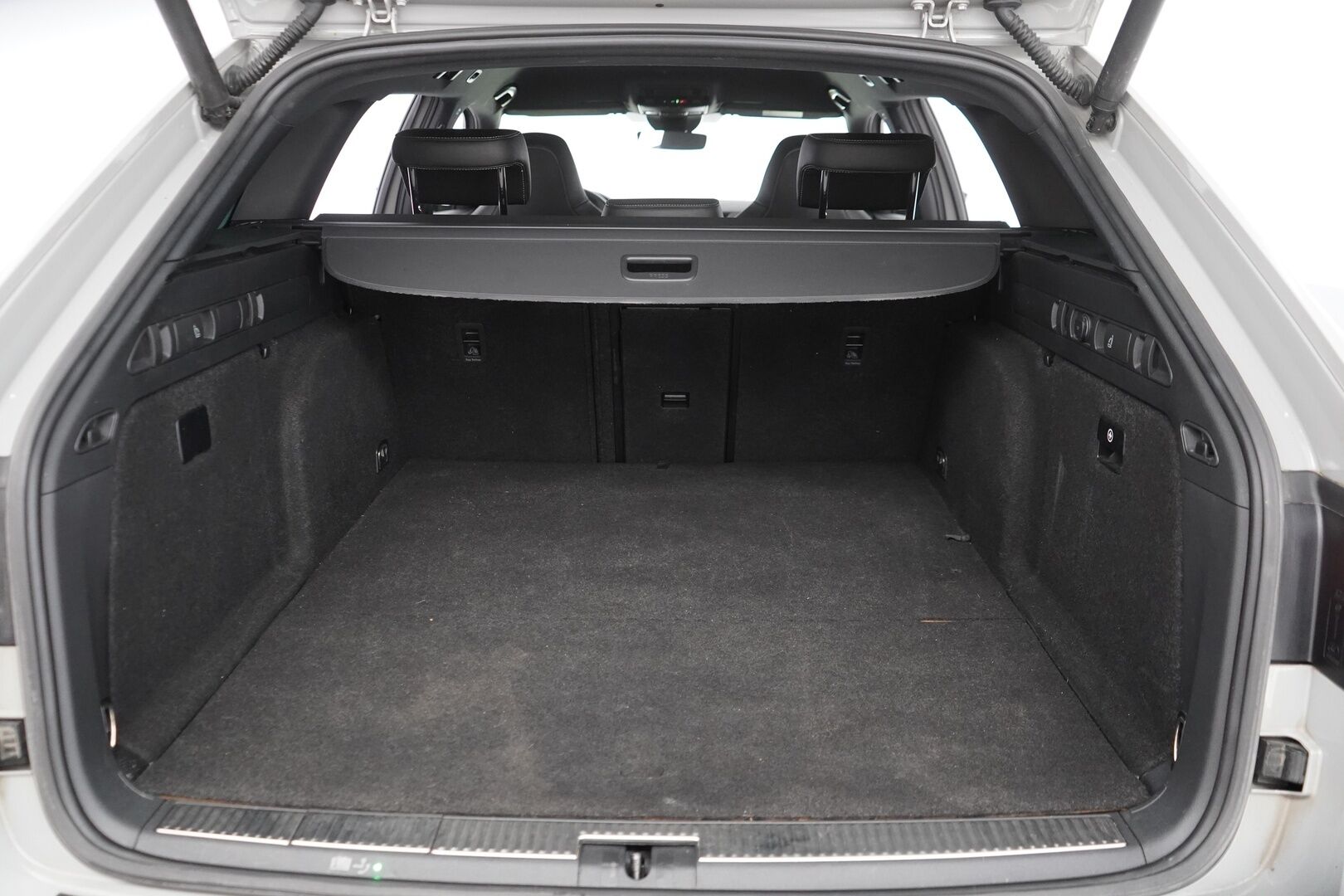 Skoda Superb 2021 Combi 1,4 TSI PHEV SportLine iV DSG ** ACC / Webasto / Canton / Koukku** - Skoda Crystal Lighting / Muistipenkki / Nahka-alcantara / Sport Line*