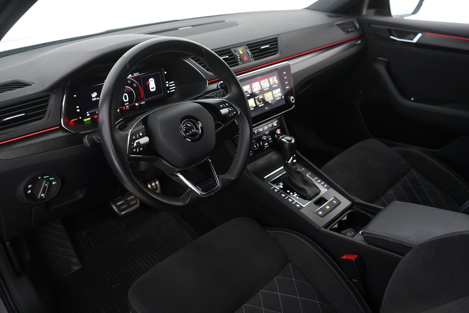 Skoda Superb 2021 Combi 1,4 TSI PHEV SportLine iV DSG ** ACC / Webasto / Canton / Koukku** - Skoda Crystal Lighting / Muistipenkki / Nahka-alcantara / Sport Line*