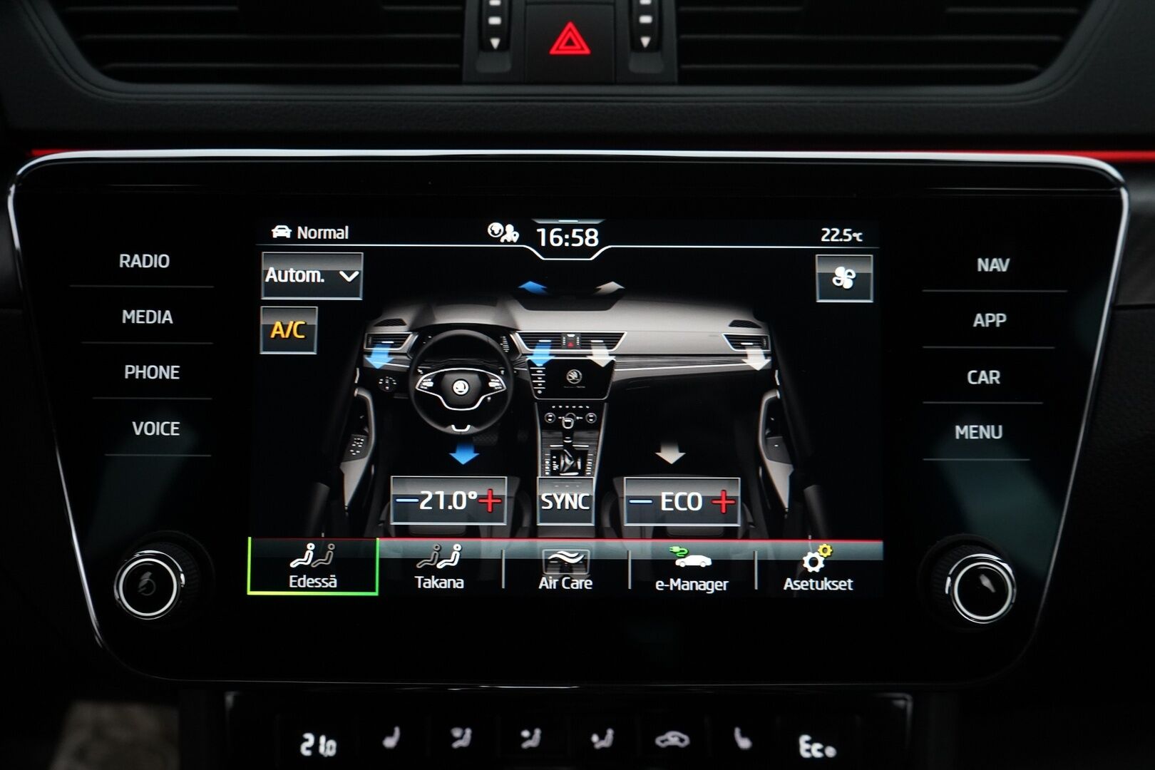 Skoda Superb 2021 Combi 1,4 TSI PHEV SportLine iV DSG ** ACC / Webasto / Canton / Koukku** - Skoda Crystal Lighting / Muistipenkki / Nahka-alcantara / Sport Line*