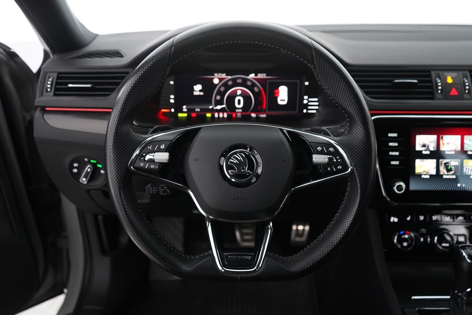 Skoda Superb 2021 Combi 1,4 TSI PHEV SportLine iV DSG ** ACC / Webasto / Canton / Koukku** - Skoda Crystal Lighting / Muistipenkki / Nahka-alcantara / Sport Line*