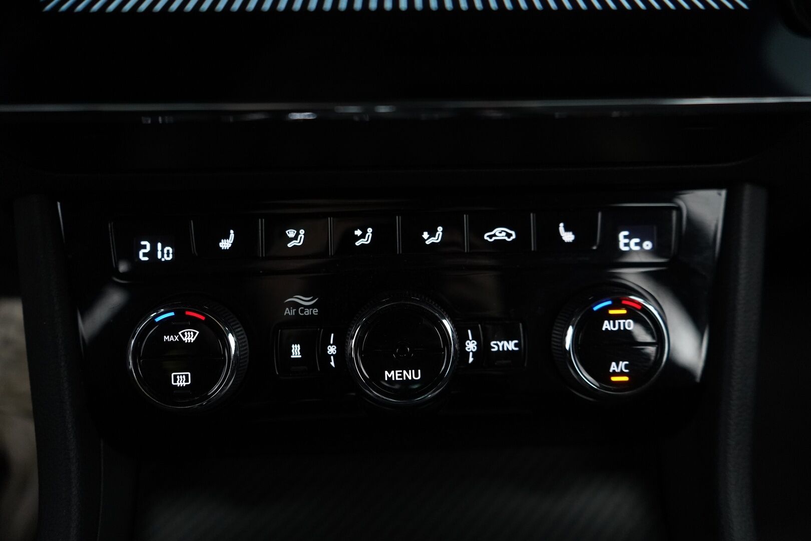 Skoda Superb 2021 Combi 1,4 TSI PHEV SportLine iV DSG ** ACC / Webasto / Canton / Koukku** - Skoda Crystal Lighting / Muistipenkki / Nahka-alcantara / Sport Line*