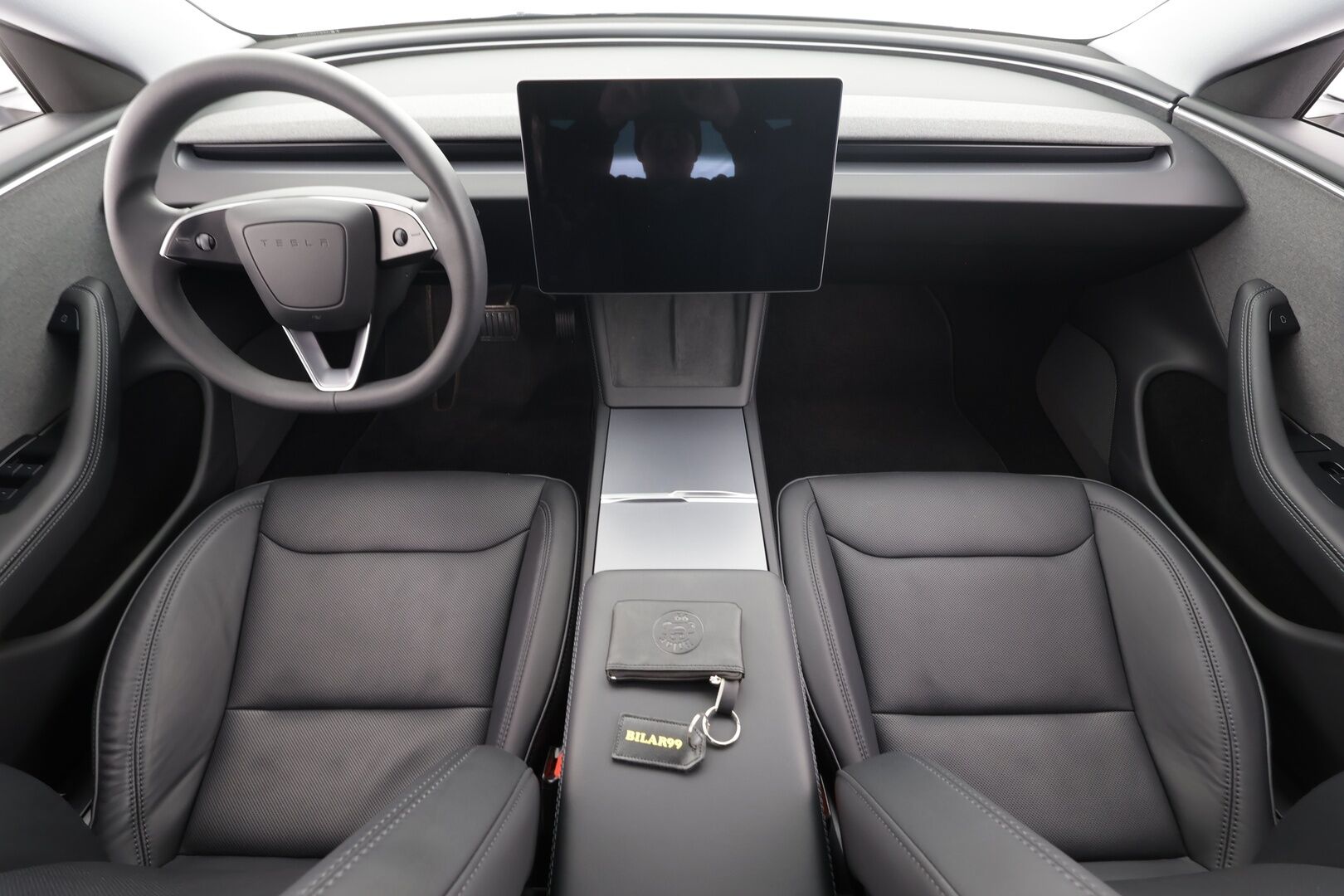 Tesla Model 3 2024 Standard Range Plus * Koukku / Lasikatto / Matrix LED / Viihdenäyttö / Nahat / ILP / P.kamera / Facelift * - Suomi-auto / Kahdet renkaat aluvanteilla