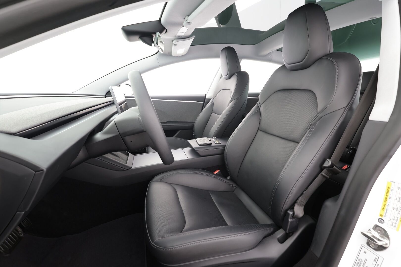 Tesla Model 3 2024 Standard Range Plus * Koukku / Lasikatto / Matrix LED / Viihdenäyttö / Nahat / ILP / P.kamera / Facelift * - Suomi-auto / Kahdet renkaat aluvanteilla