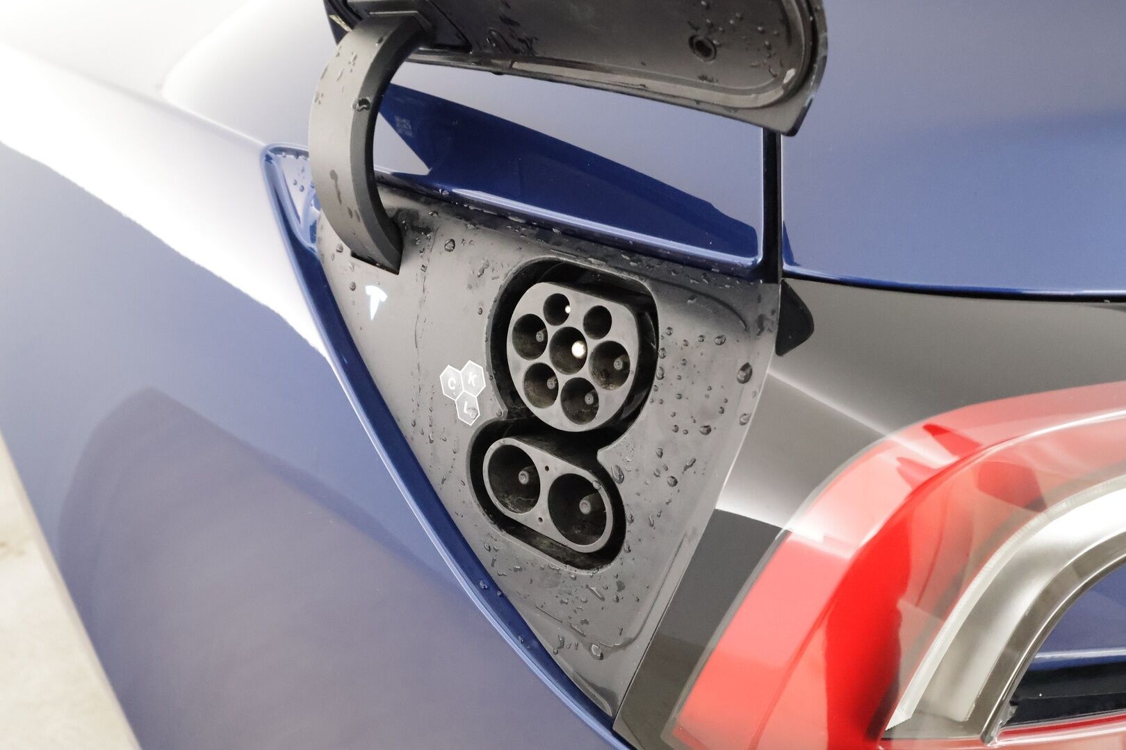 Tesla Model 3 2024 RWD * Koukku / ILP / Matrix LED / Viihdenäyttö / Lasikatto / P.kamera / Ilmastoidut nahat * - 1.Om Suomi-auto / Kahdet renkaat aluvanteilla - HULLUT AVAJAISHULINAT KORKOTARJOUS 3,29 %