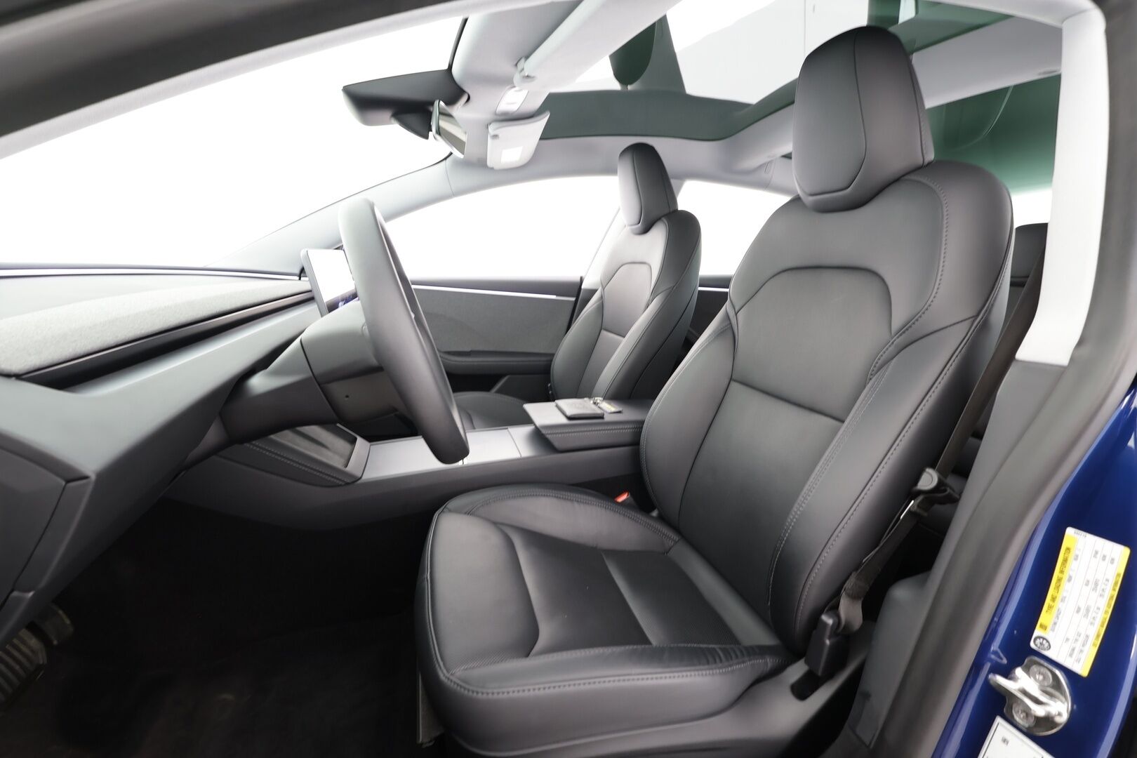 Tesla Model 3 2024 Rear-Wheel Drive * Koukku / ILP / Matrix LED / Viihdenäyttö / Lasikatto / P.kamera / Ilmastoidut nahat * - 1.Om Suomi-auto / Kahdet renkaat aluvanteilla 