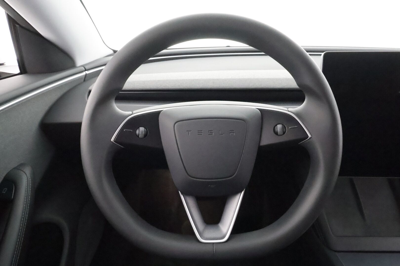 Tesla Model 3 2024 RWD * Koukku / ILP / Matrix LED / Viihdenäyttö / Lasikatto / P.kamera / Ilmastoidut nahat * - 1.Om Suomi-auto / Kahdet renkaat aluvanteilla - HULLUT AVAJAISHULINAT KORKOTARJOUS 3,29 %
