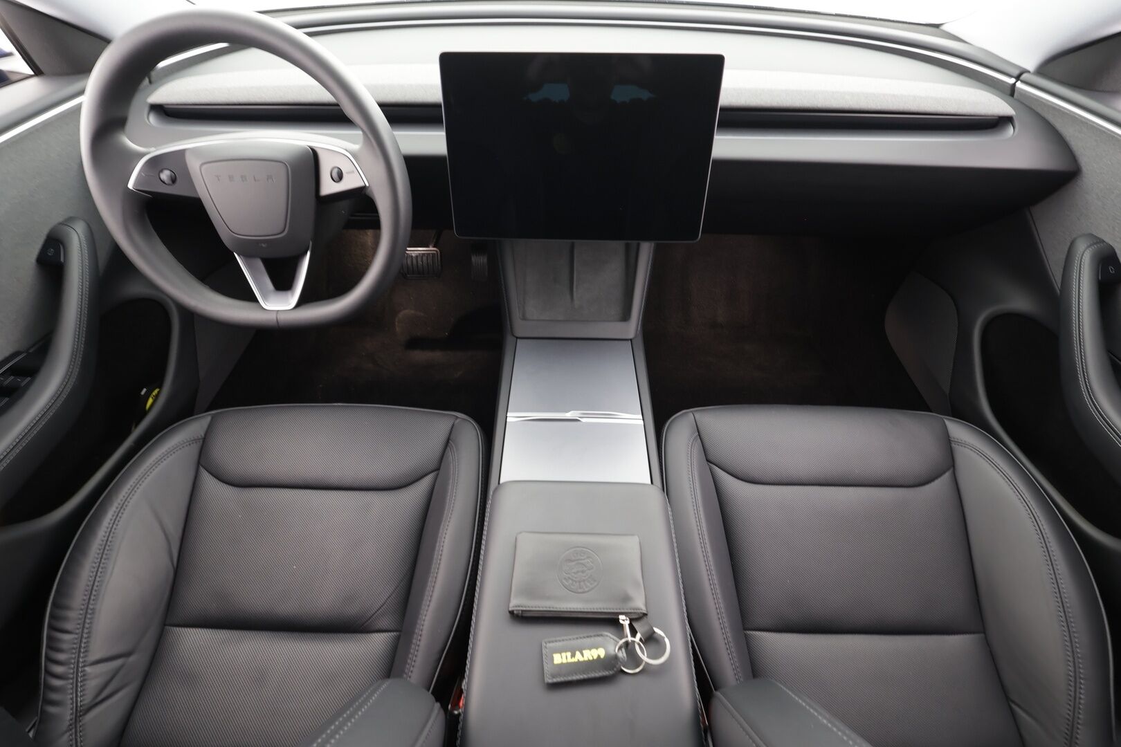 Tesla Model 3 2024 Rear-Wheel Drive * Koukku / ILP / Matrix LED / Viihdenäyttö / Lasikatto / P.kamera / Ilmastoidut nahat * - 1.Om Suomi-auto / Kahdet renkaat aluvanteilla 