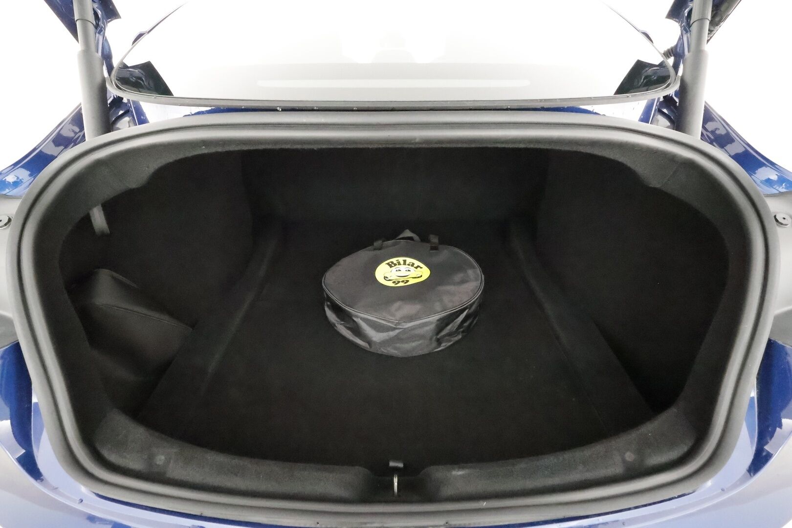 Tesla Model 3 2024 RWD * Koukku / ILP / Matrix LED / Viihdenäyttö / Lasikatto / P.kamera / Ilmastoidut nahat * - 1.Om Suomi-auto / Kahdet renkaat aluvanteilla - HULLUT AVAJAISHULINAT KORKOTARJOUS 3,29 %