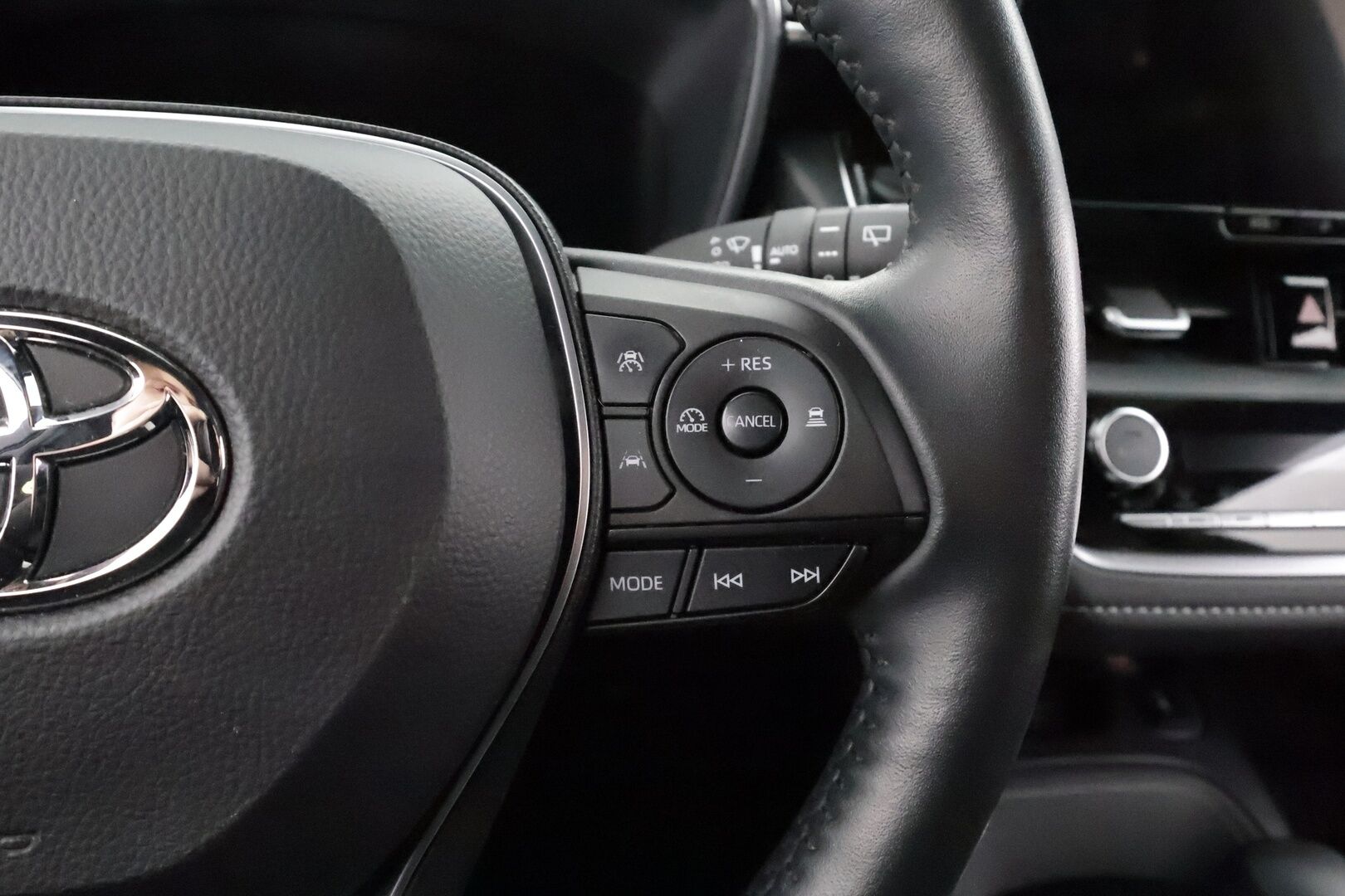 Toyota Corolla 2024 Touring Sports 1,8 Hybrid Limited Edition * ACC / P.kamera / LED / Puolinahat / Digimittaristo / Lohkolämmitin / Facelift * - 1.Om Suomi-auto / Kahdet renkaat aluvanteilla / Merkkihuollettu