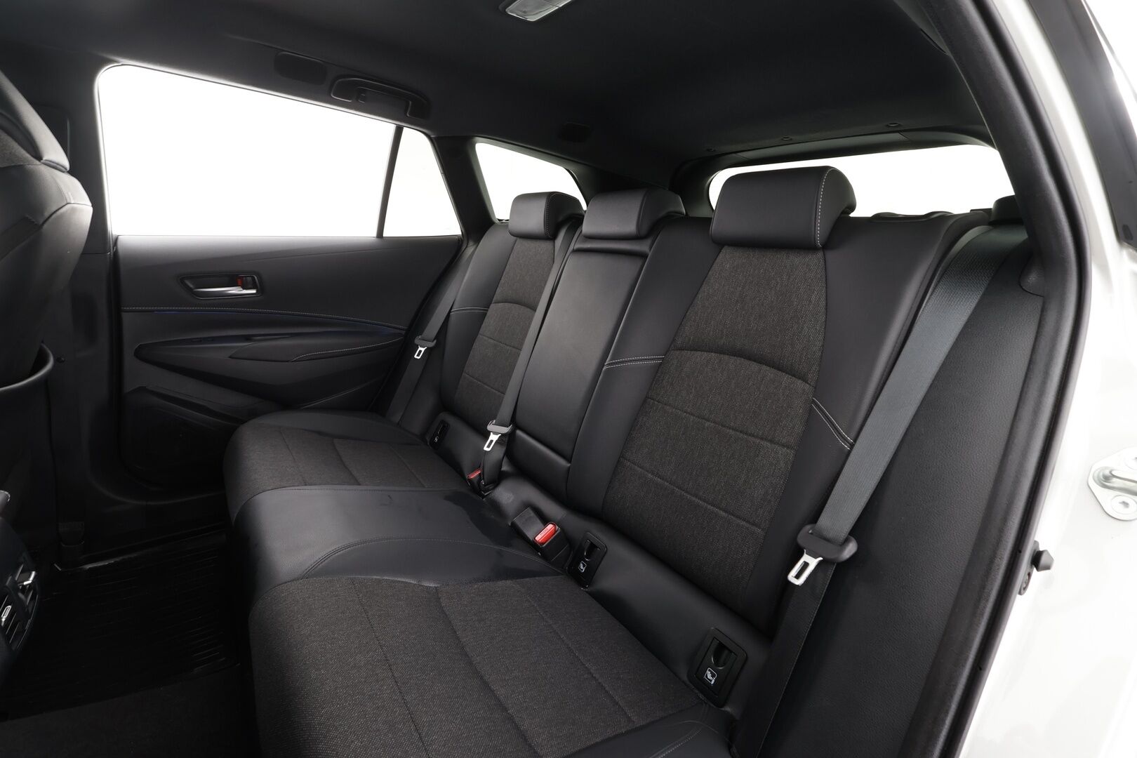 Toyota Corolla 2024 Touring Sports 1,8 Hybrid Limited Edition * ACC / P.kamera / LED / Puolinahat / Digimittaristo / Lohkolämmitin / Facelift * - 1.Om Suomi-auto / Kahdet renkaat aluvanteilla / Merkkihuollettu