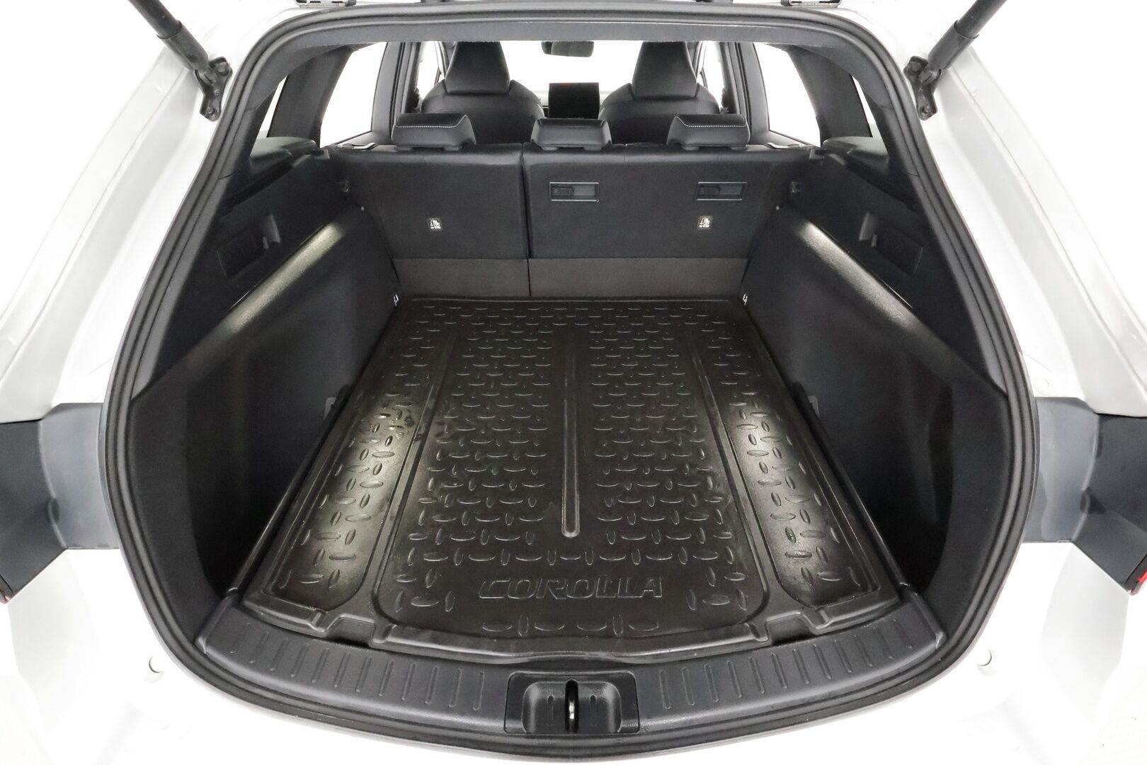 Toyota Corolla 2024 Touring Sports 1,8 Hybrid Limited Edition * ACC / P.kamera / LED / Puolinahat / Digimittaristo / Lohkolämmitin / Facelift * - 1.Om Suomi-auto / Kahdet renkaat aluvanteilla / Merkkihuollettu - HULLU BLACKWEEK KORKOTARJOUS 2,49%