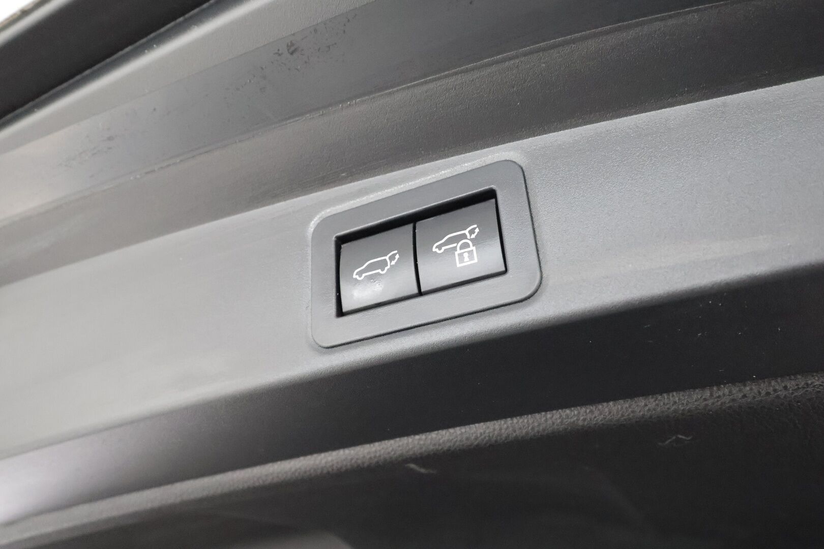 Toyota Corolla 2024 Touring Sports 1,8 Hybrid Limited Edition * ACC / P.kamera / LED / Puolinahat / Digimittaristo / Lohkolämmitin / Facelift * - 1.Om Suomi-auto / Kahdet renkaat aluvanteilla / Merkkihuollettu - HULLU BLACKWEEK KORKOTARJOUS 2,49%