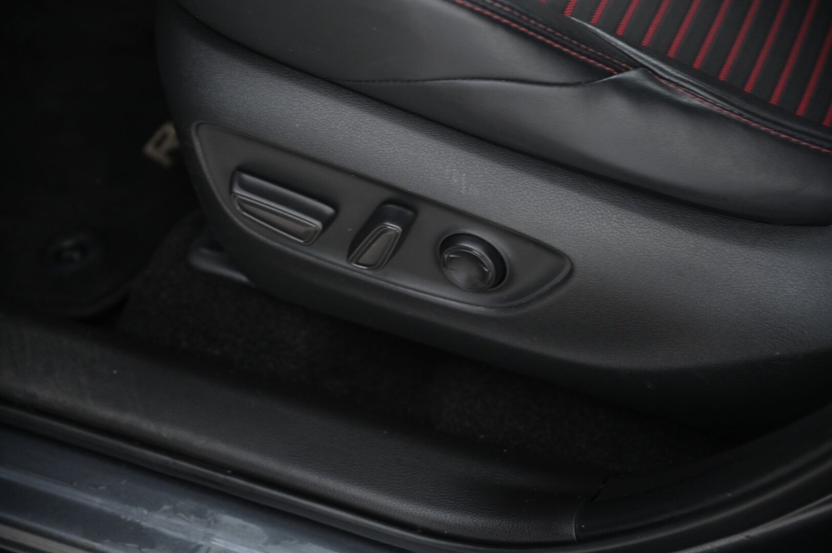 Toyota RAV4 2021 TOYOTA RAV4 Hybrid i-Style Farmari (AC) 4ov 2487cm3 *ACC / Koukku / Sähkökontti / Digimittaristo / Blis* - *Juuri saapunut! / JBL / P-Kamera / Tutkat / Kessy / Ratinlämmitin* - HULLU BLACKWEEK KORKOTARJOUS 2,49%