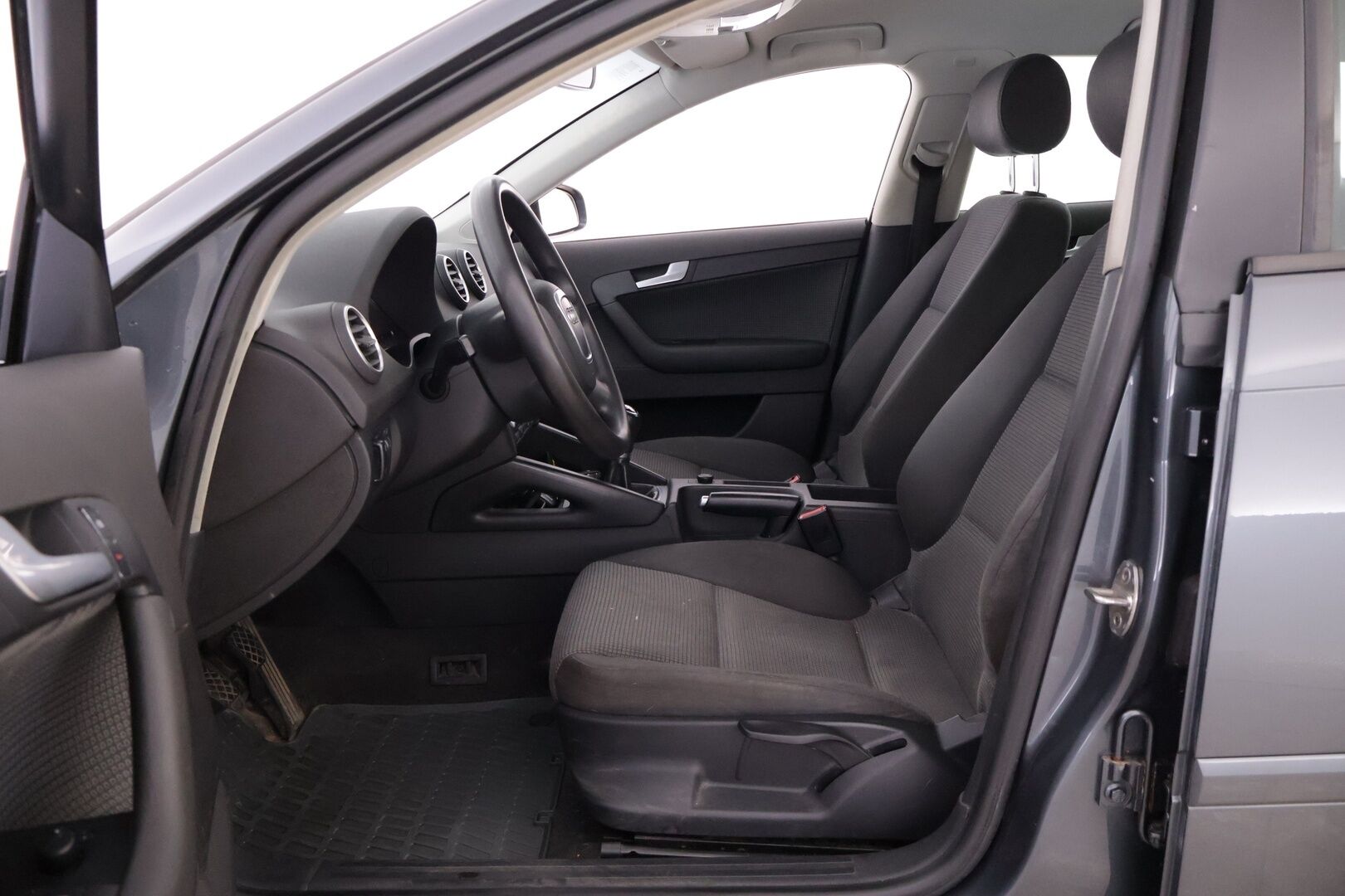 Audi A3 2005 4D SPORTBACK 2.0FSI - YritysOutlet - Myydään vain yrityksille - – Tämä auto myydään YritysOutlet -valikoimasta vain yritykselle