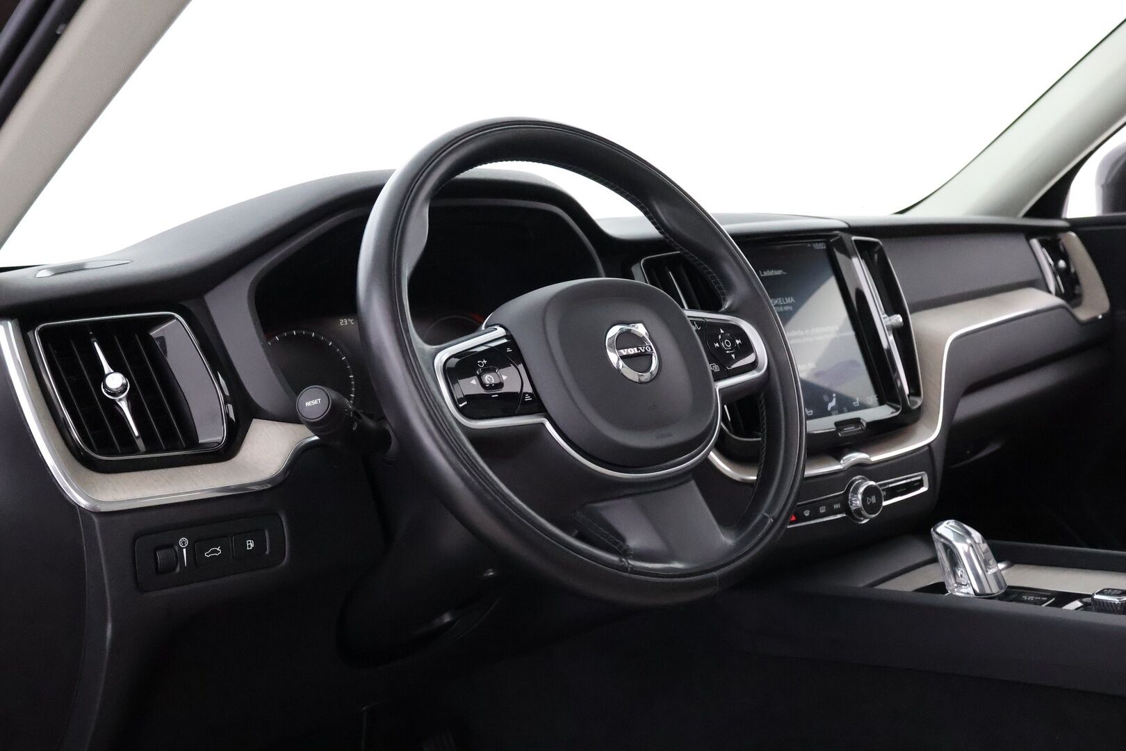 Volvo XC60 2018 T8 AWD Inscription aut - Webasto / Adapt.Vakkari / Vaaleat Nahat / High Perf.Audio / Ilma-alusta / BLIS / Sähköluukku / Ratinlämmitin / Juuri saapunut Tampereelle!