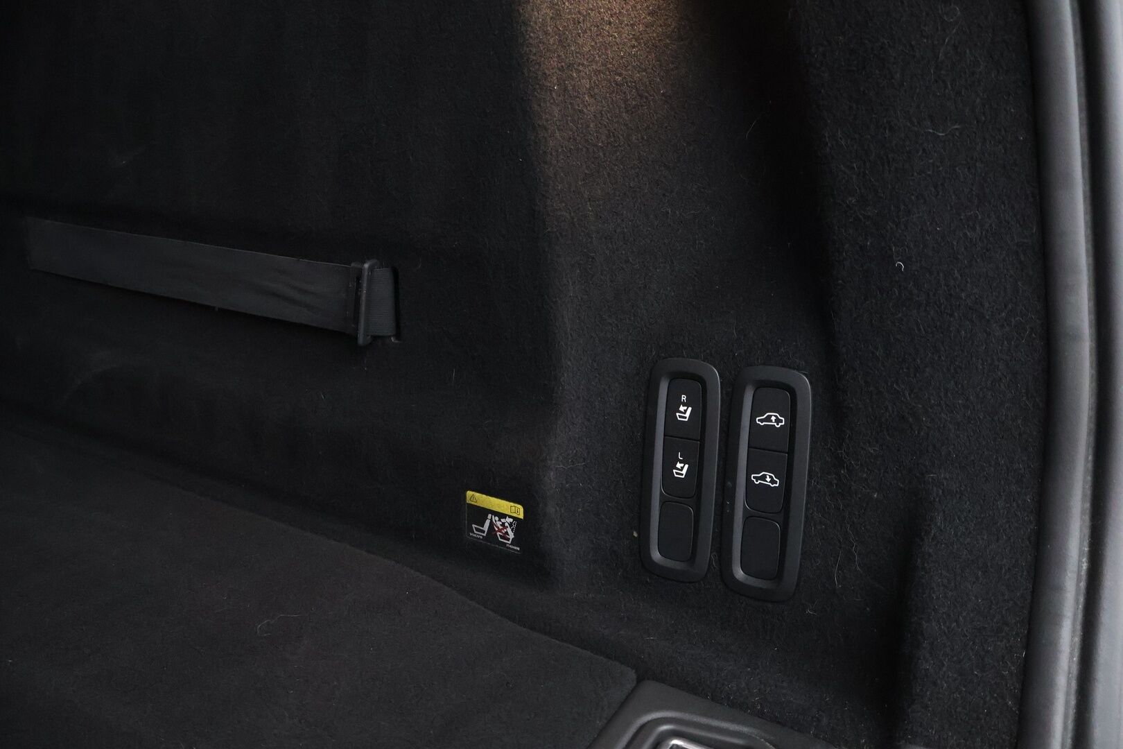 Volvo XC60 2018 T8 AWD Inscription aut - Webasto / Adapt.Vakkari / Vaaleat Nahat / High Perf.Audio / Ilma-alusta / BLIS / Sähköluukku / Ratinlämmitin / Juuri saapunut Tampereelle!