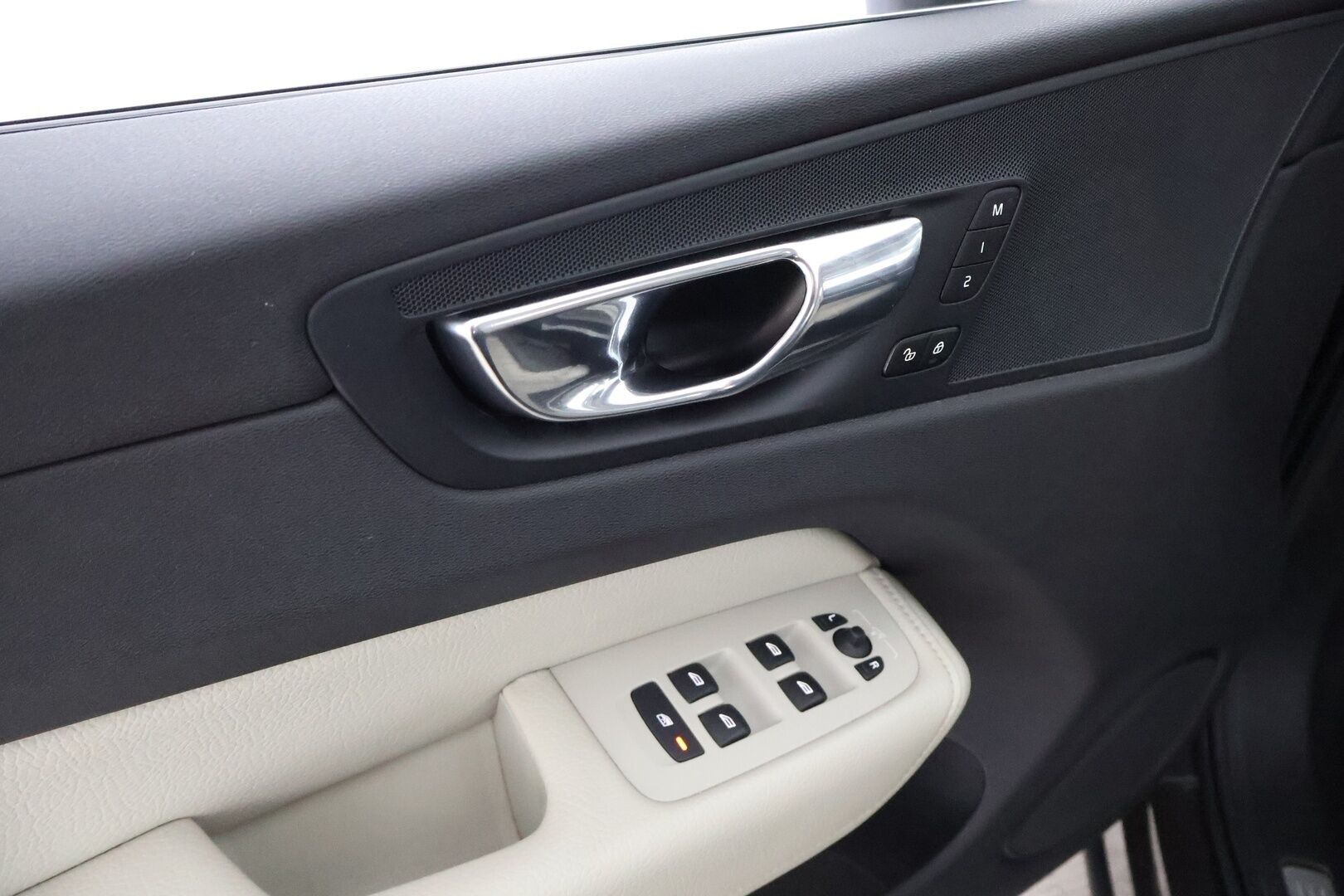 Volvo XC60 2018 T8 AWD Inscription aut - Webasto / Adapt.Vakkari / Vaaleat Nahat / High Perf.Audio / Ilma-alusta / BLIS / Sähköluukku / Ratinlämmitin / Juuri saapunut Tampereelle!